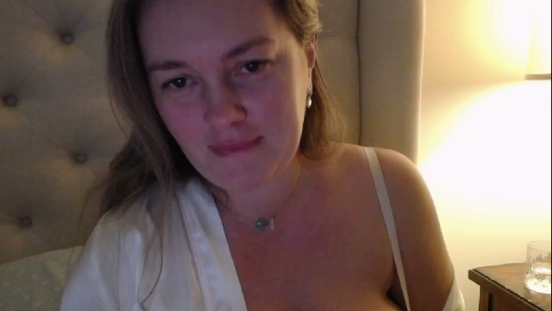 Gallery image thumbnail from J0llye's myfreecams stream on, 02/07/2023, 21:36 image 3 of 20
