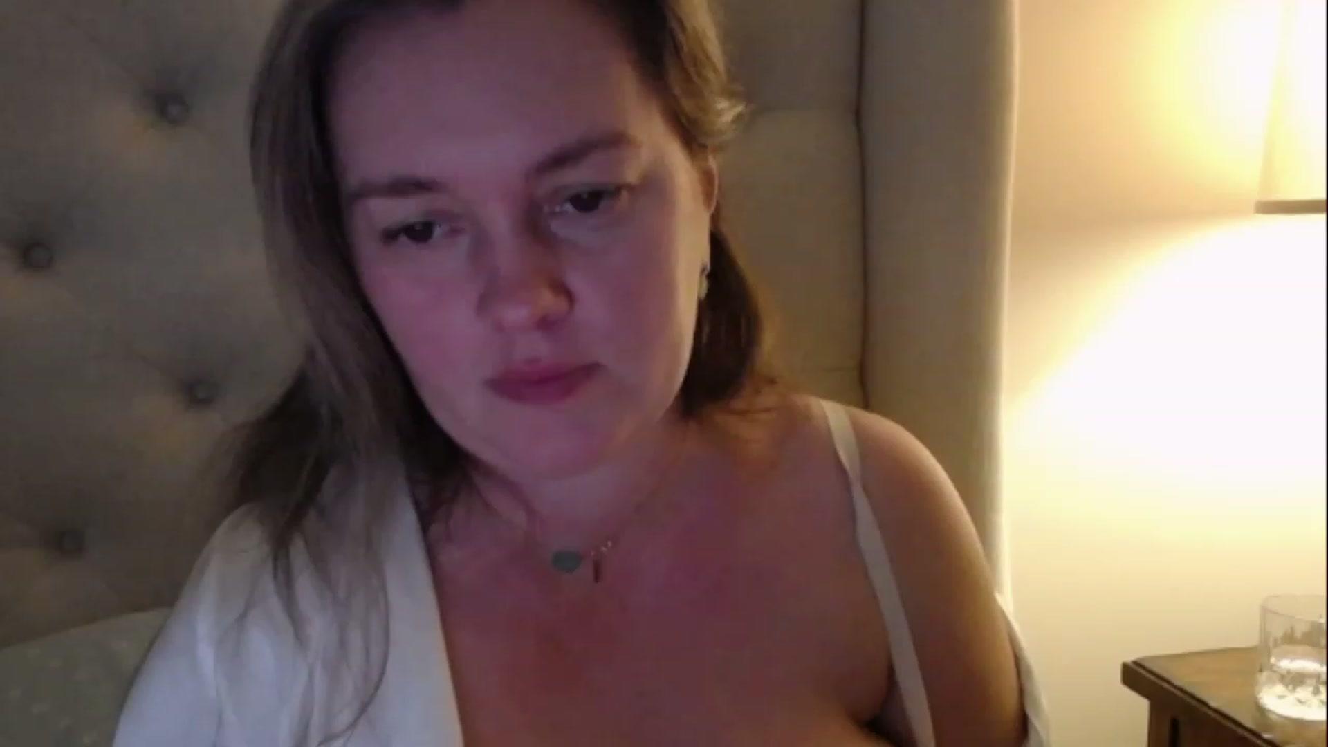 Gallery image thumbnail from J0llye's myfreecams stream on, 02/07/2023, 21:36 image 15 of 20