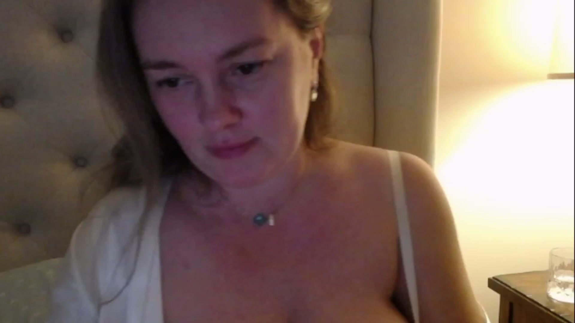 Gallery image thumbnail from J0llye's myfreecams stream on, 02/07/2023, 21:36 image 4 of 20