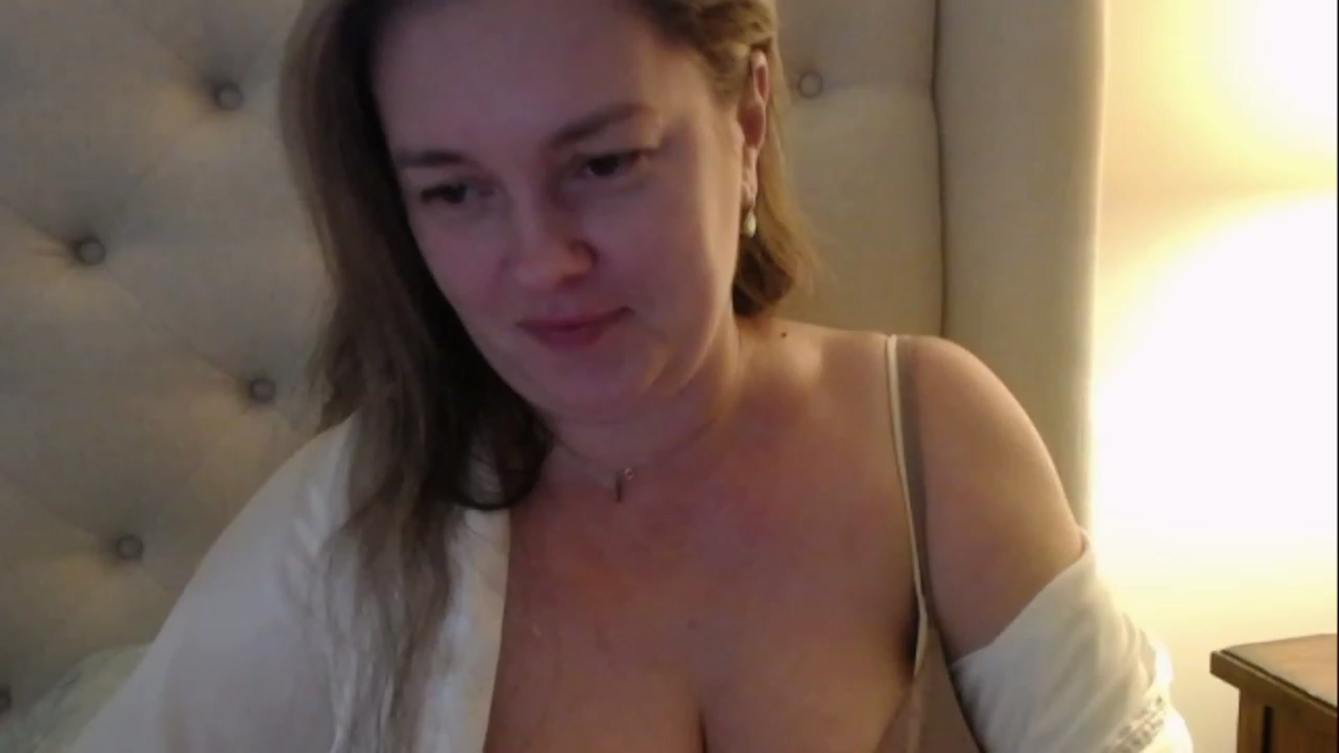Gallery image thumbnail from J0llye's myfreecams stream on, 02/10/2023, 17:29 image 10 of 20
