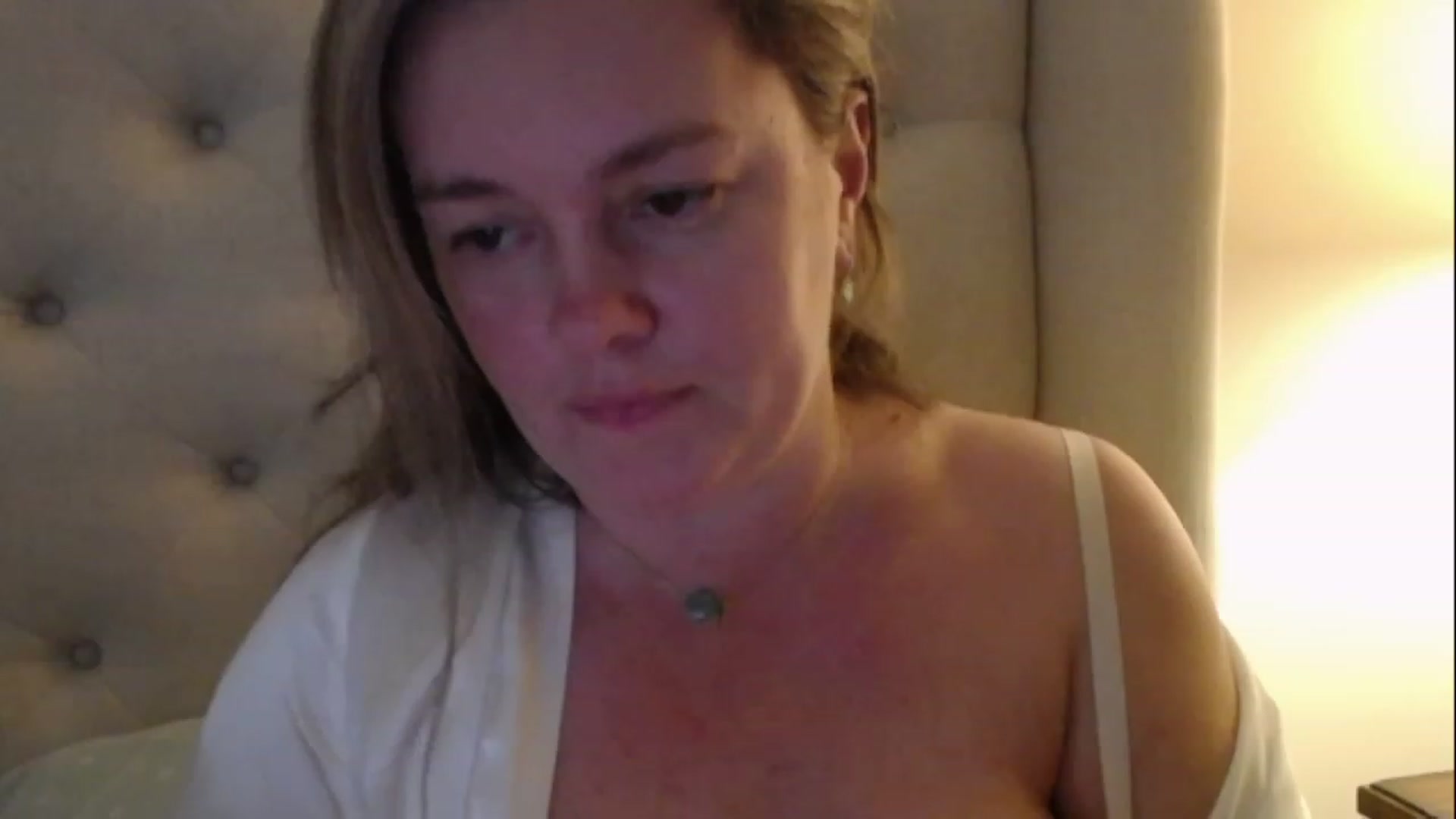 Gallery image thumbnail from J0llye's myfreecams stream on, 02/11/2023, 22:06 image 14 of 20