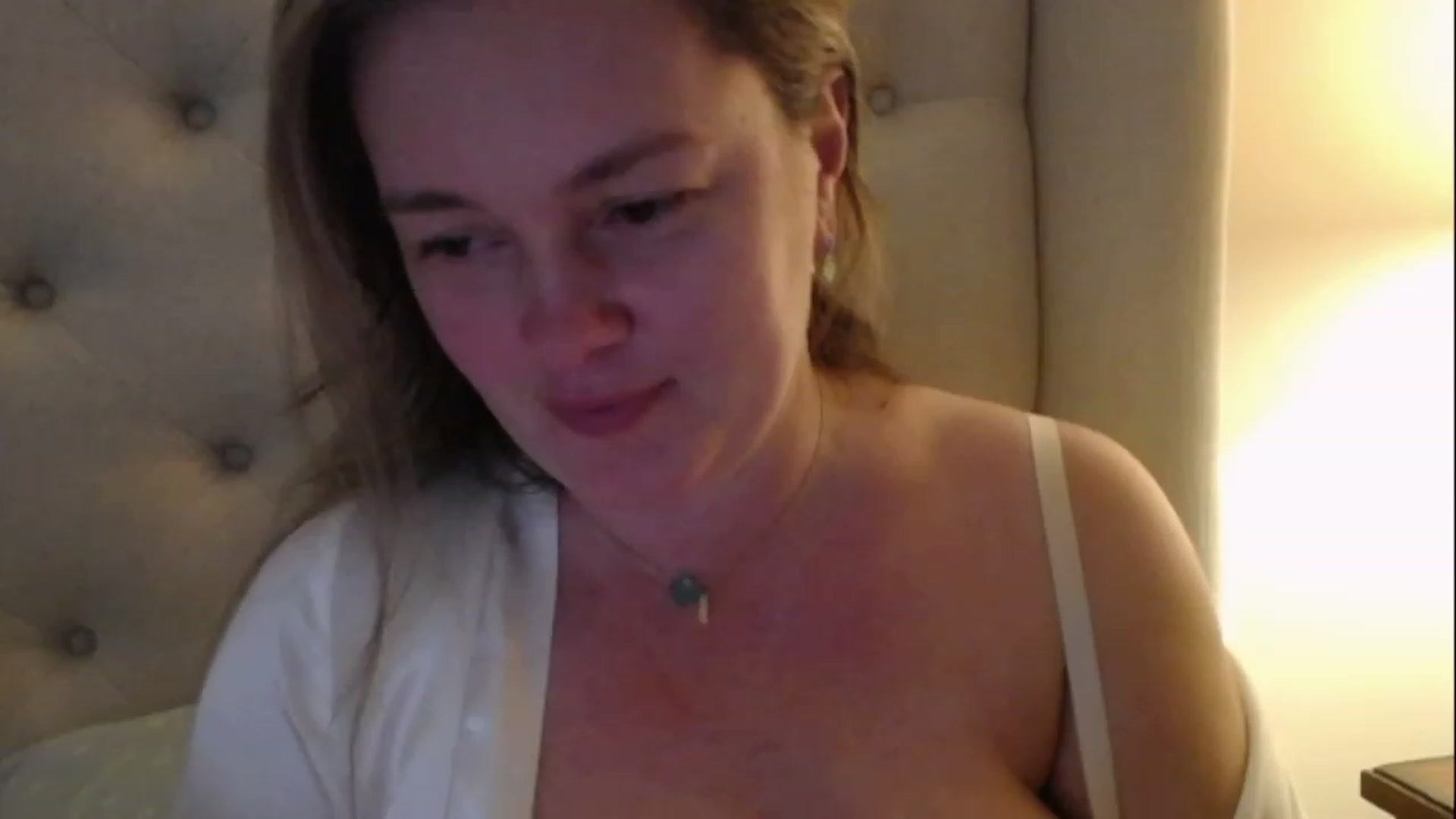 Gallery image thumbnail from J0llye's myfreecams stream on, 02/11/2023, 22:06 image 16 of 20