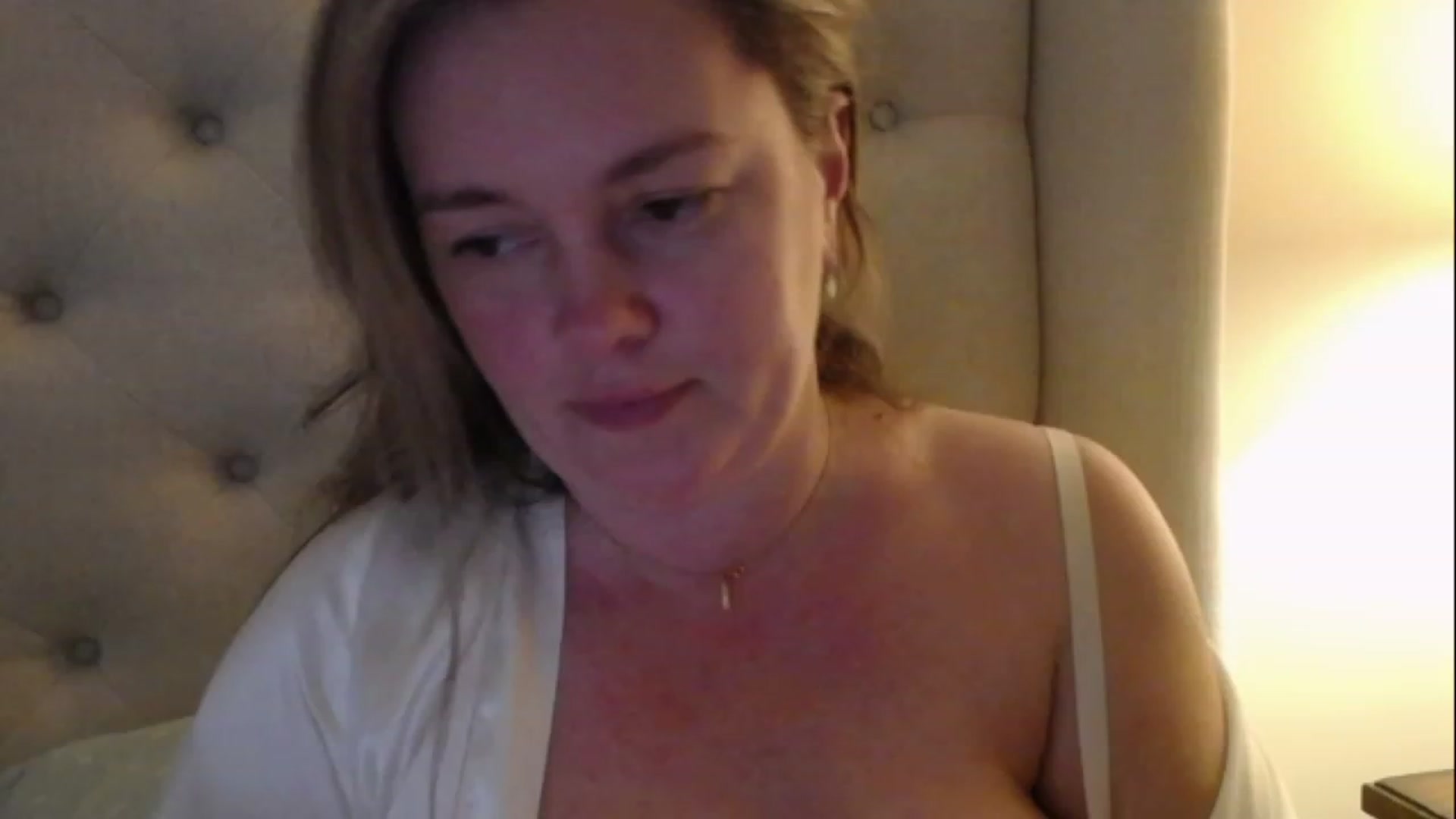 Gallery image thumbnail from J0llye's myfreecams stream on, 02/11/2023, 22:06 image 18 of 20