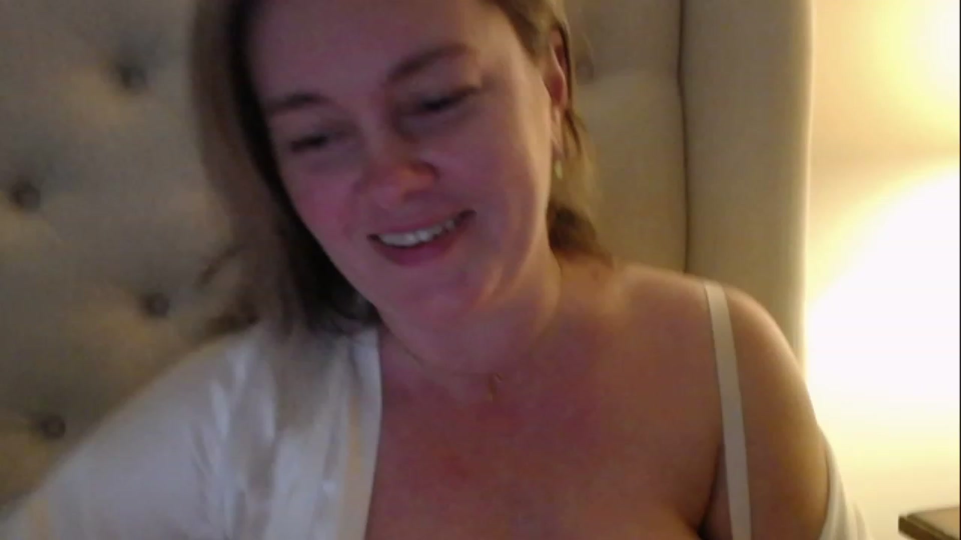 Gallery image thumbnail from J0llye's myfreecams stream on, 02/11/2023, 22:06 image 17 of 20