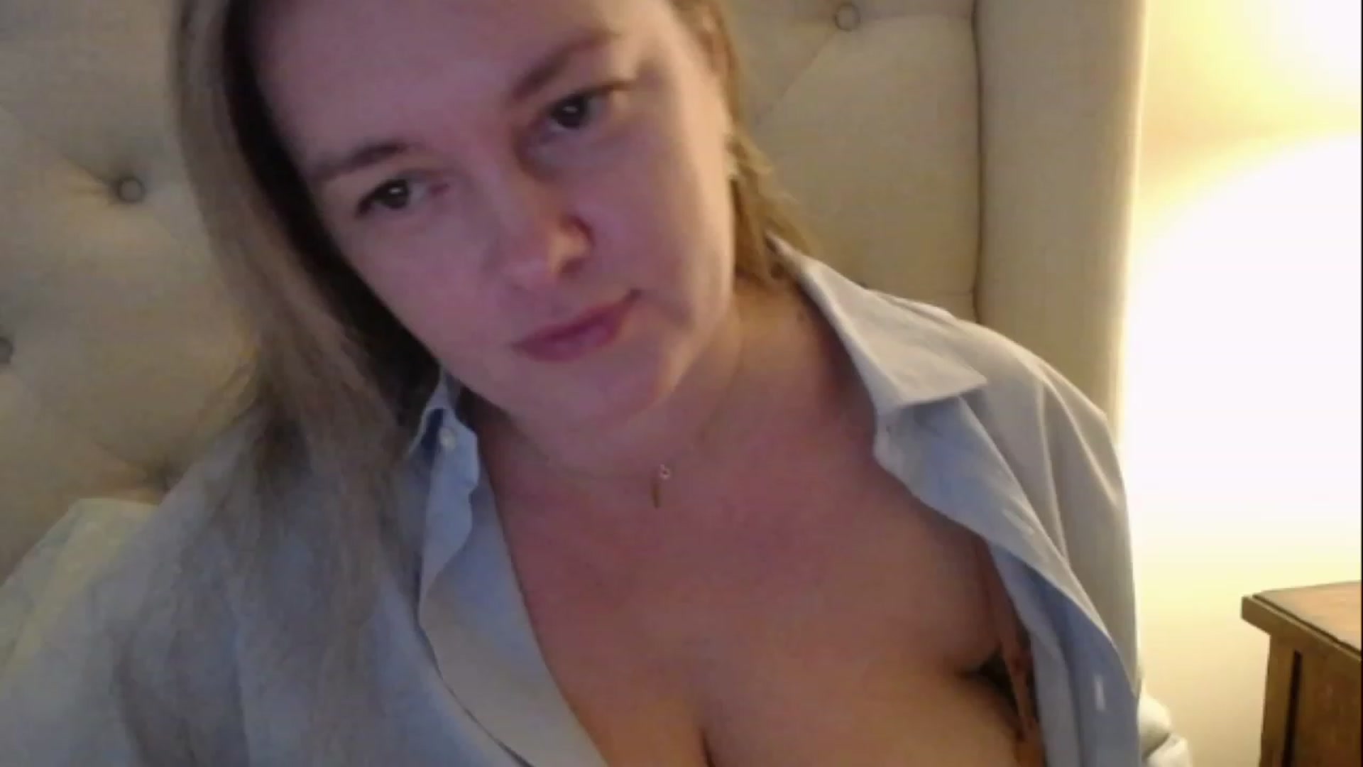Gallery image thumbnail from J0llye's myfreecams stream on, 02/13/2023, 17:52 image 3 of 20