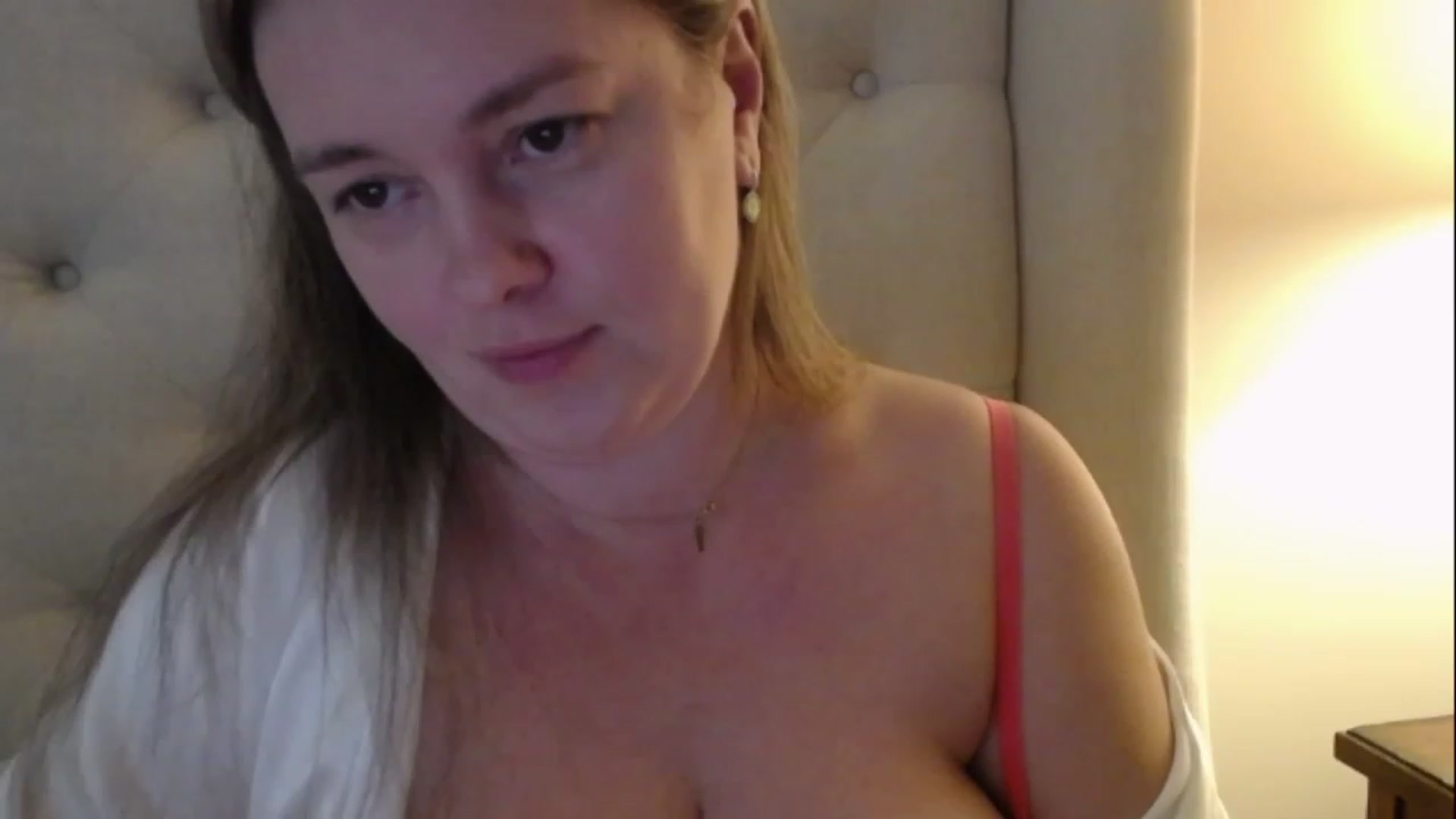 Gallery image thumbnail from J0llye's myfreecams stream on, 02/14/2023, 17:45 image 8 of 20