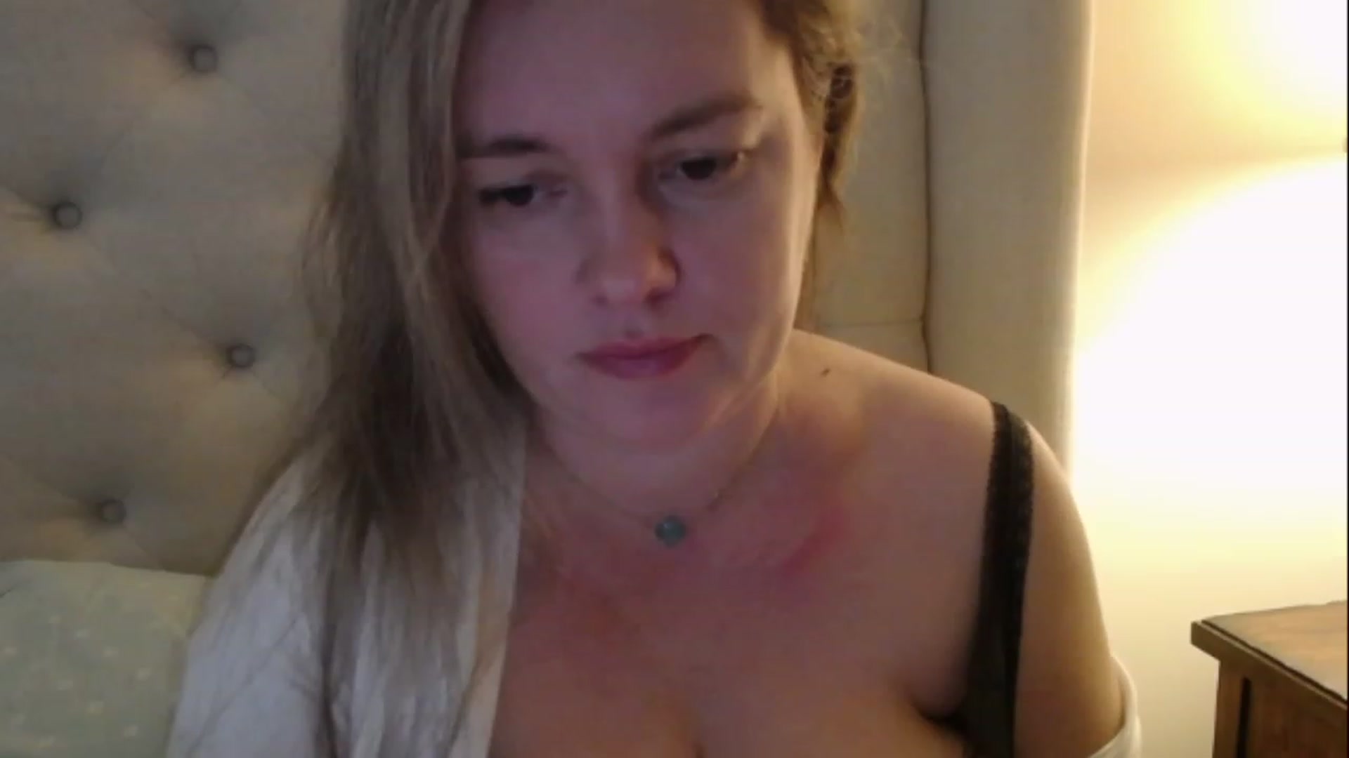 Gallery image thumbnail from J0llye's myfreecams stream on, 02/15/2023, 17:38 image 14 of 20