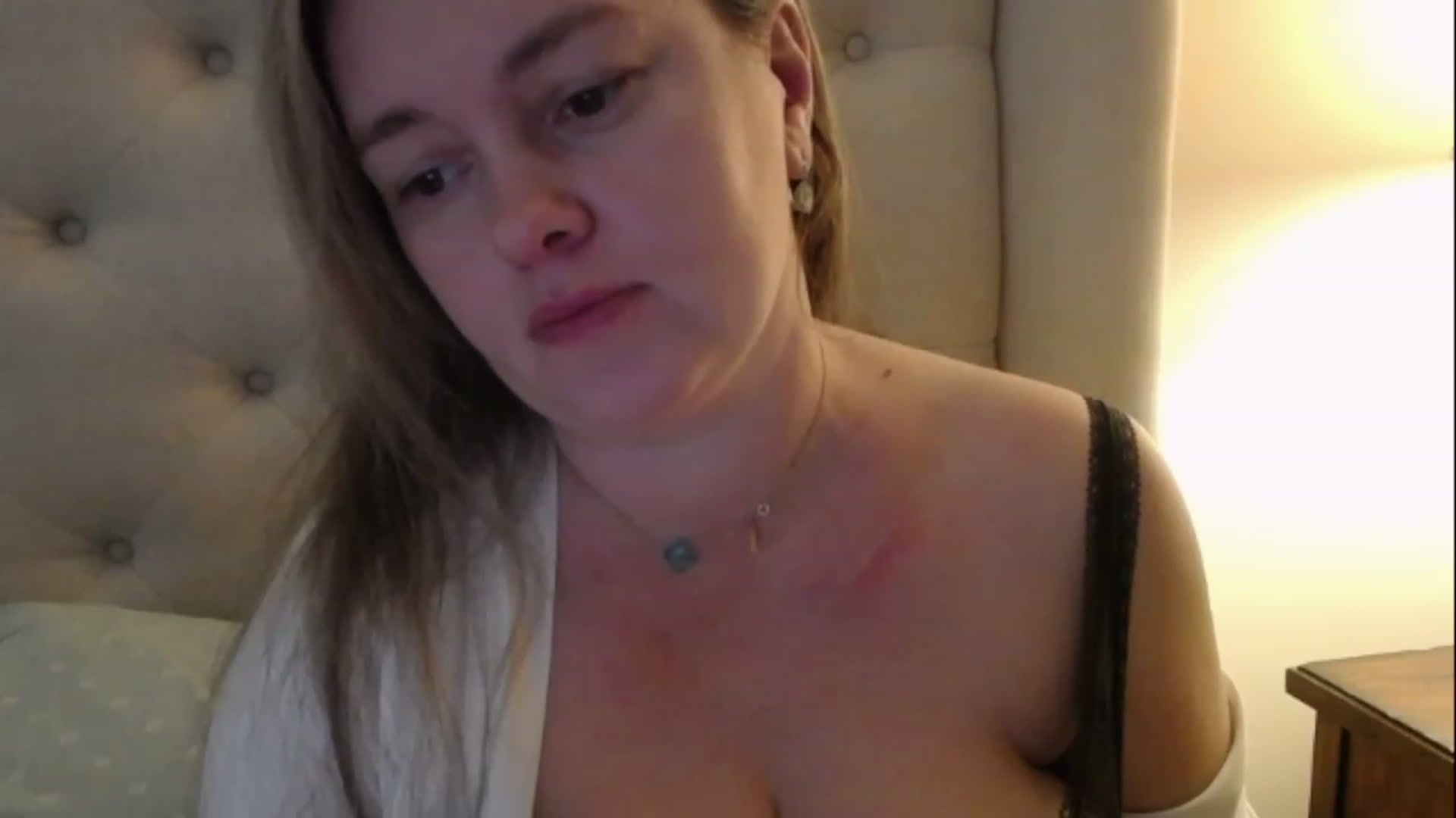 Gallery image thumbnail from J0llye's myfreecams stream on, 02/15/2023, 17:38 image 15 of 20