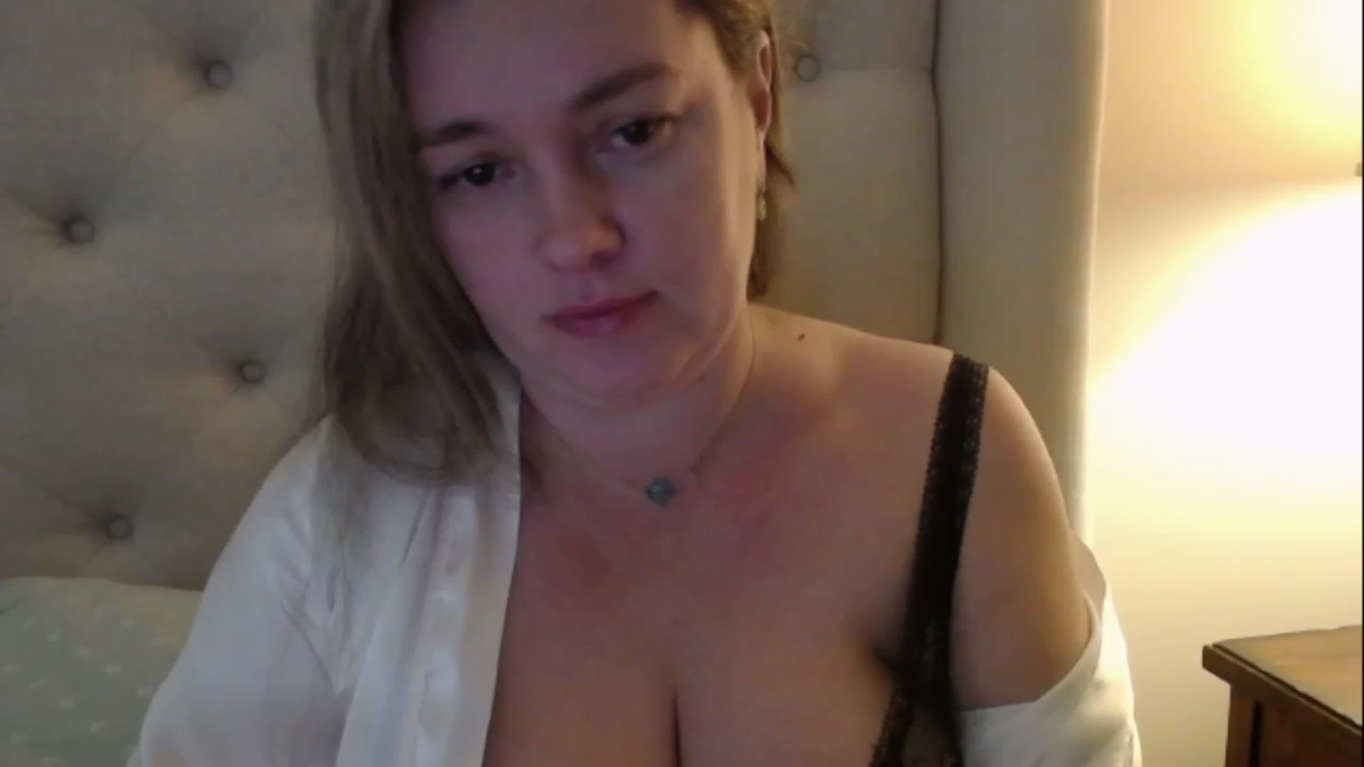 Gallery image thumbnail from J0llye's myfreecams stream on, 02/15/2023, 17:38 image 7 of 20