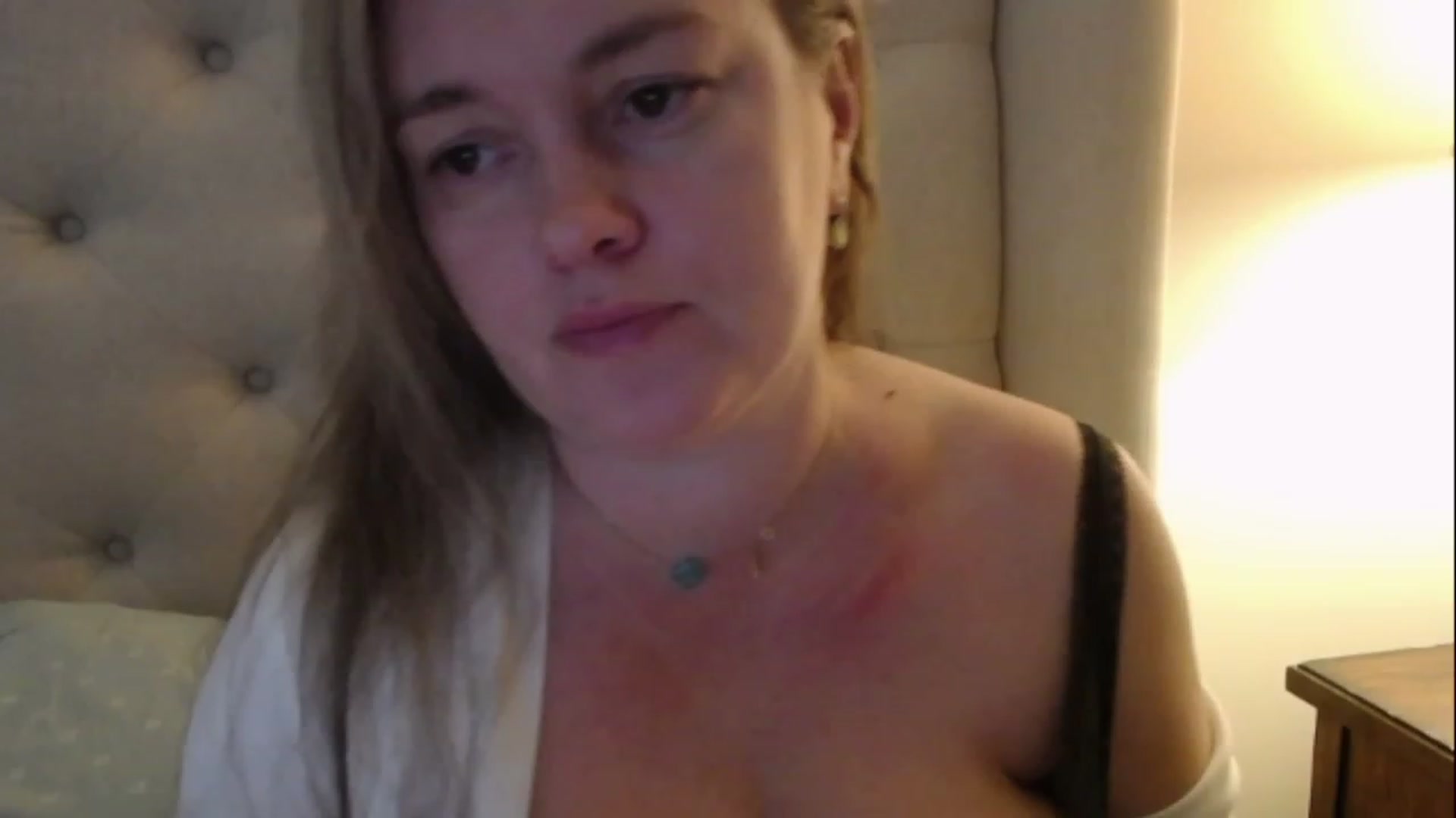 Gallery image thumbnail from J0llye's myfreecams stream on, 02/15/2023, 17:38 image 18 of 20