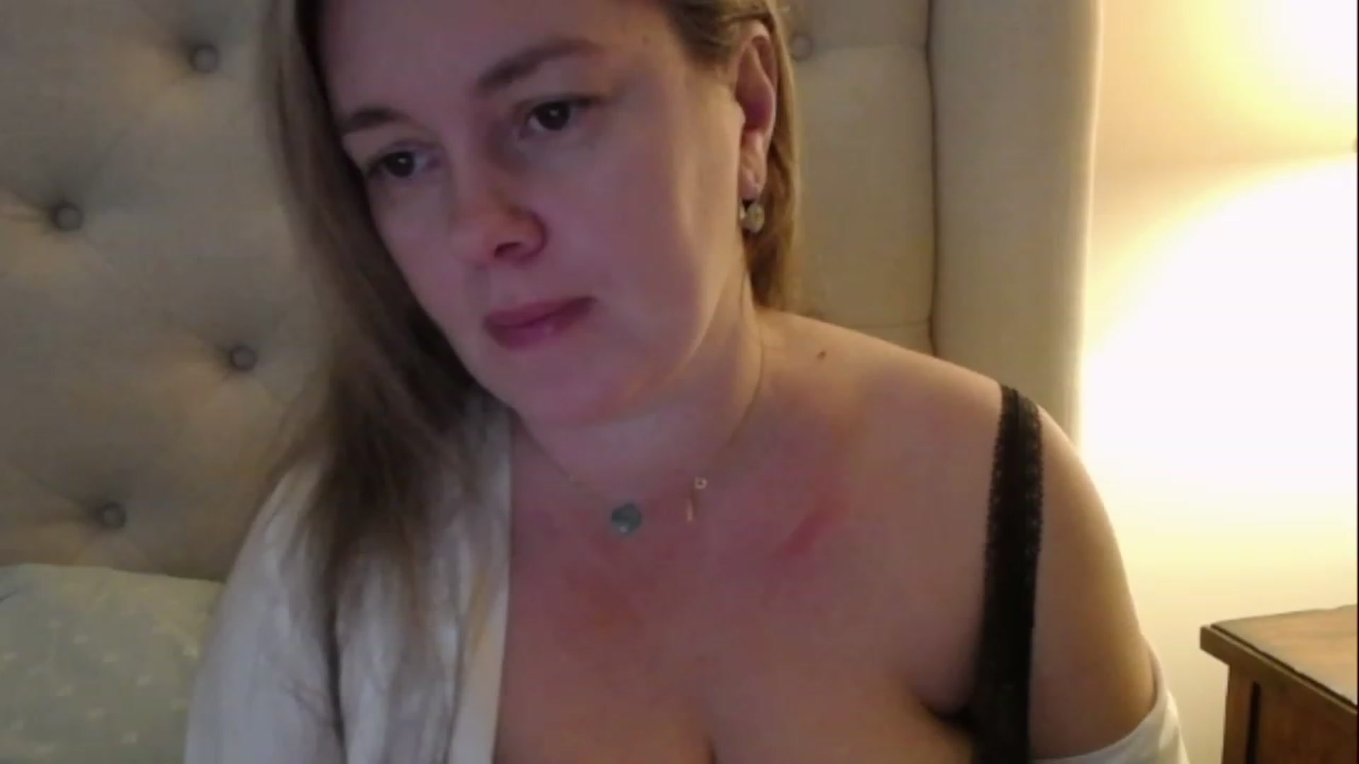 Gallery image thumbnail from J0llye's myfreecams stream on, 02/15/2023, 17:38 image 16 of 20