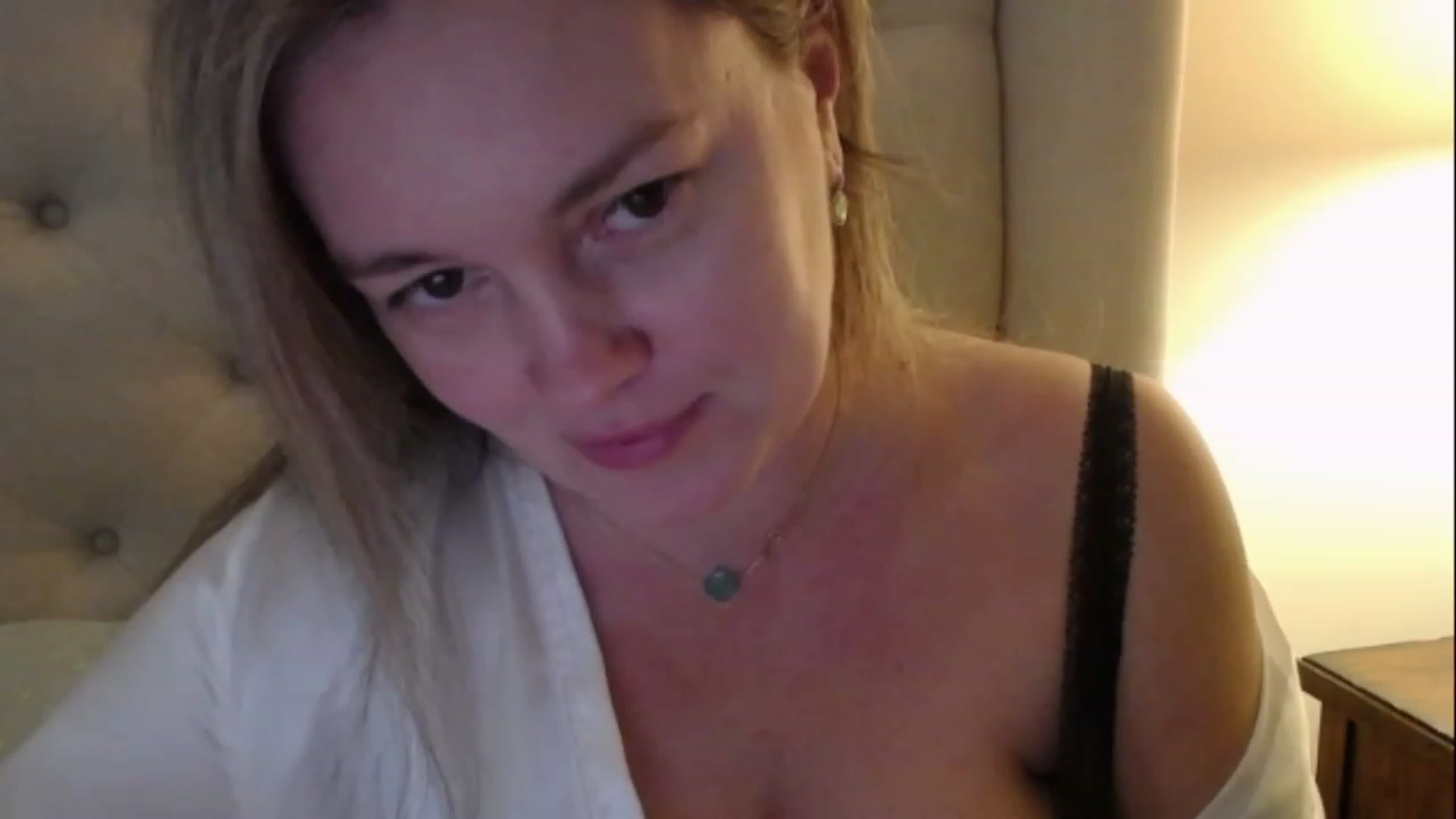 Gallery image thumbnail from J0llye's myfreecams stream on, 02/15/2023, 20:15 image 14 of 20