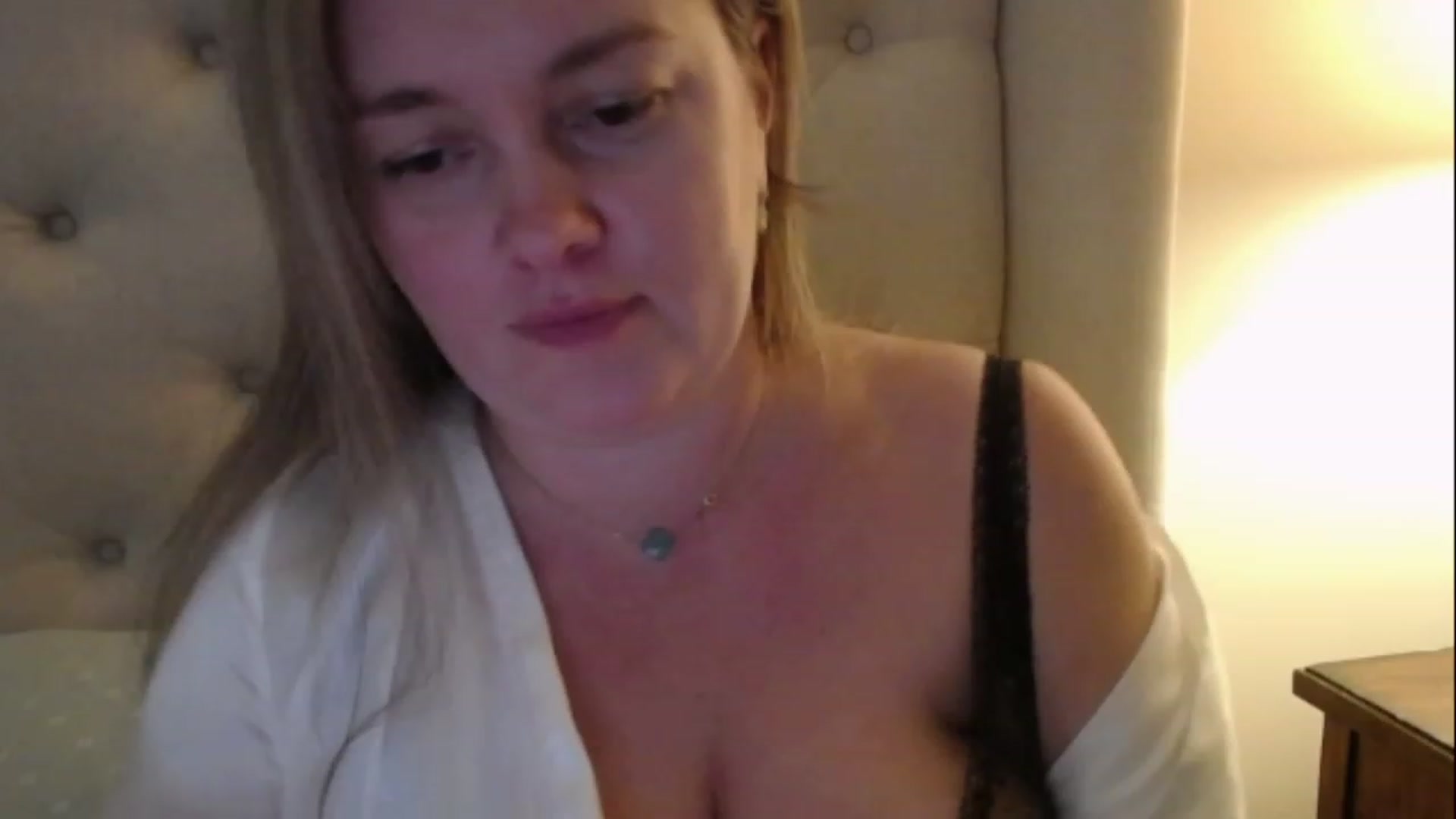 Gallery image thumbnail from J0llye's myfreecams stream on, 02/15/2023, 20:15 image 16 of 20