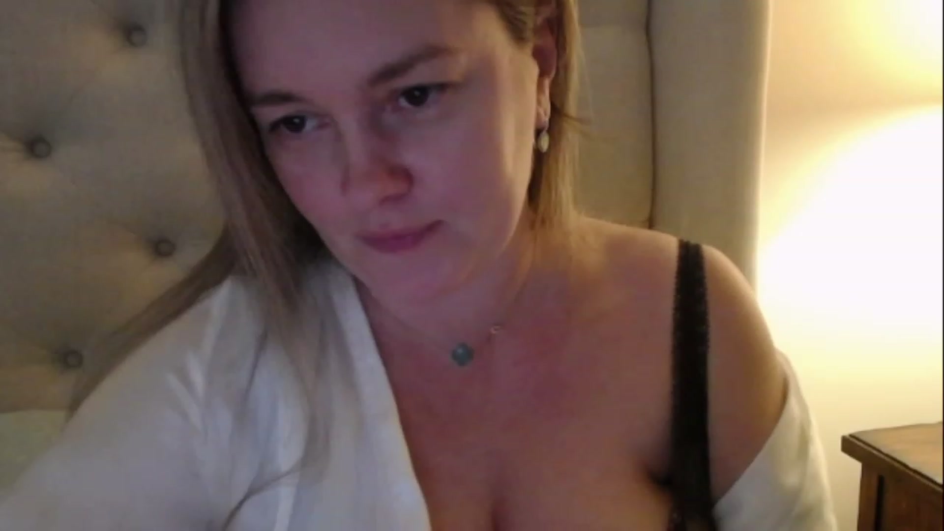 Gallery image thumbnail from J0llye's myfreecams stream on, 02/15/2023, 20:15 image 18 of 20