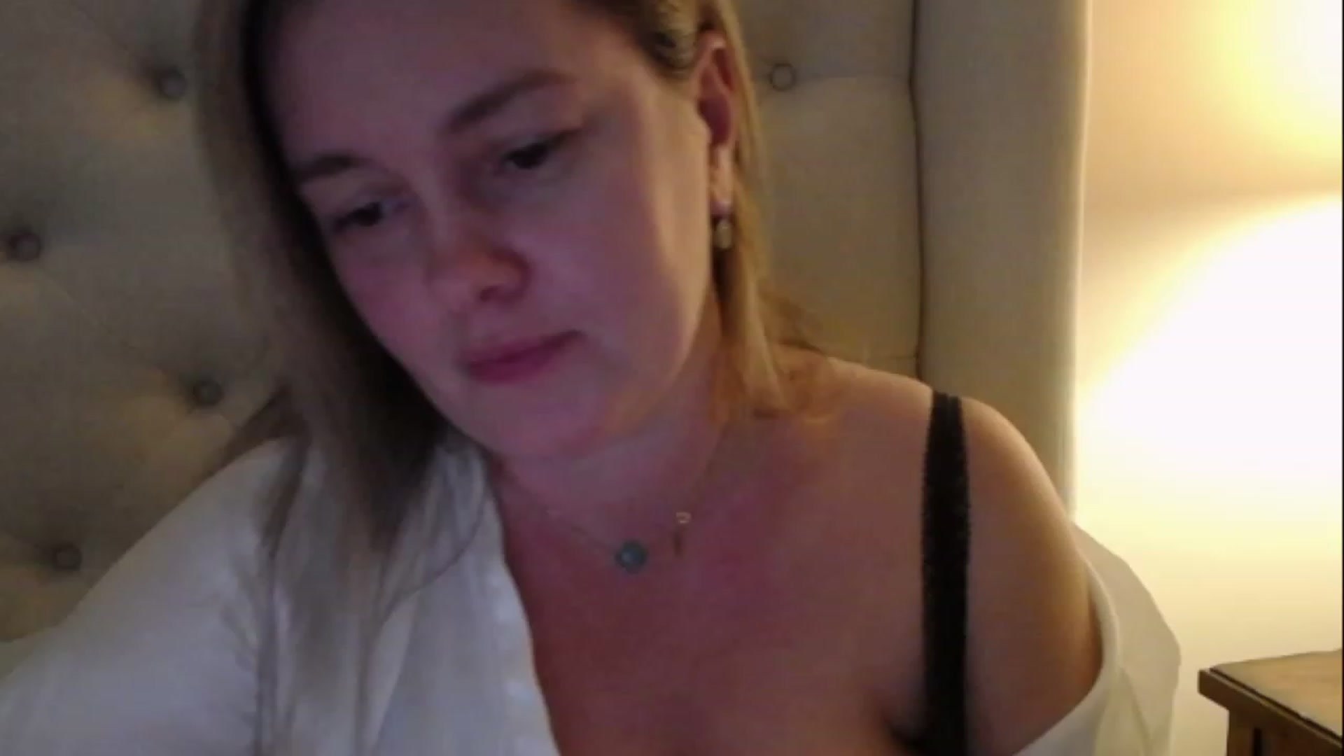 Gallery image thumbnail from J0llye's myfreecams stream on, 02/15/2023, 21:39 image 5 of 20