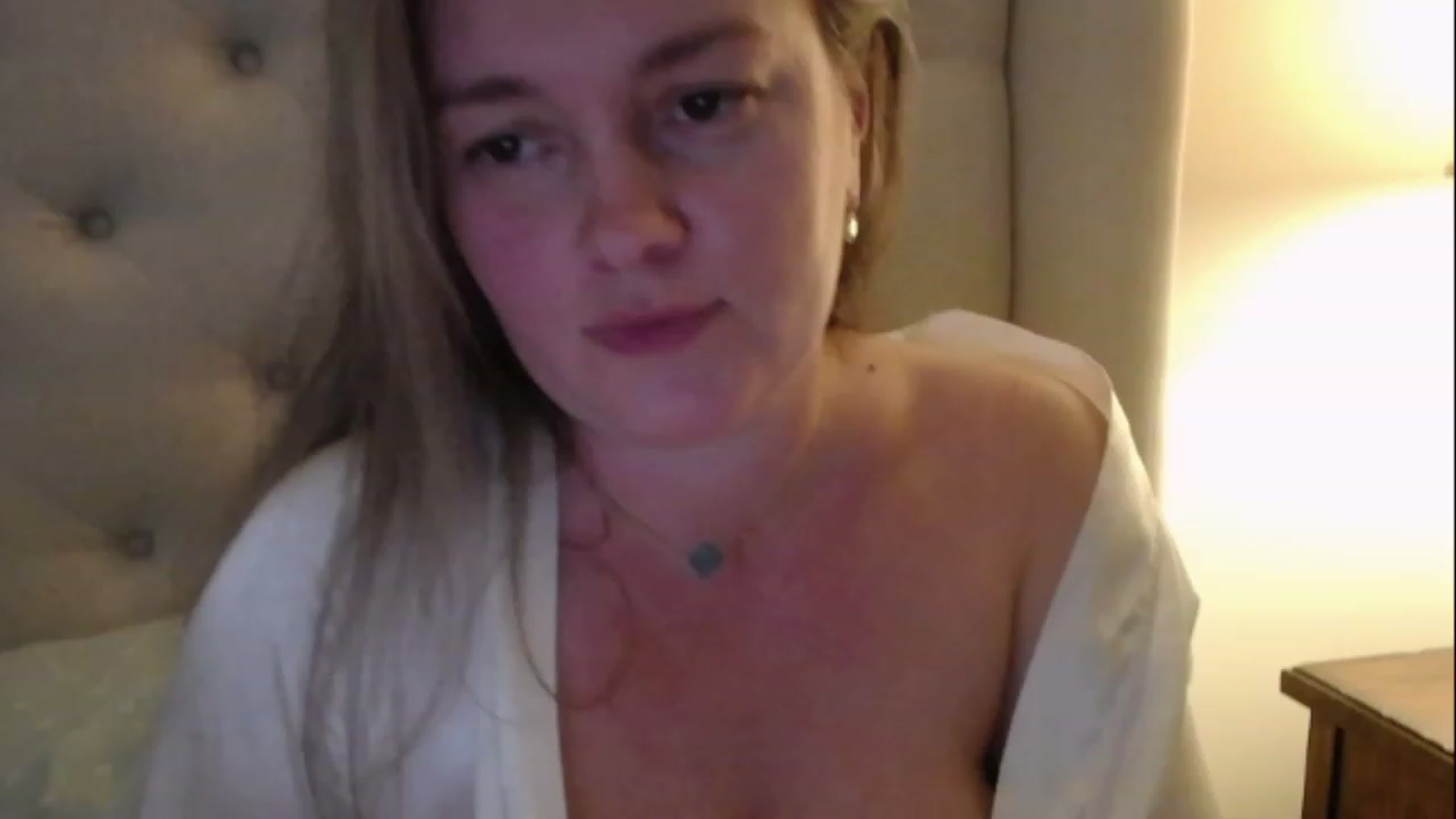 Gallery image thumbnail from J0llye's myfreecams stream on, 02/15/2023, 21:39 image 16 of 20