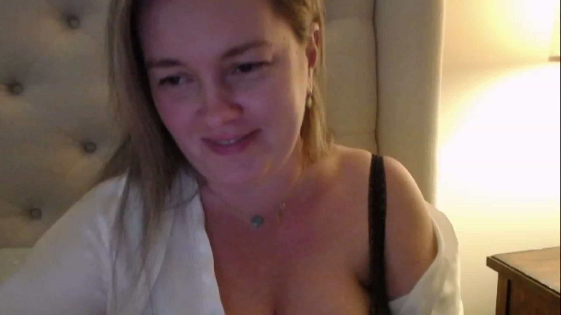 Gallery image thumbnail from J0llye's myfreecams stream on, 02/15/2023, 21:39 image 2 of 20