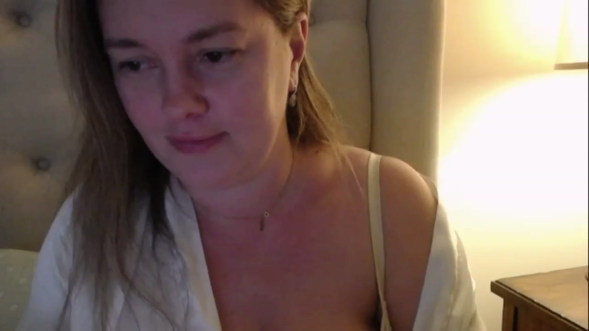 Gallery image thumbnail from J0llye's myfreecams stream on, 02/17/2023, 18:10 image 17 of 20