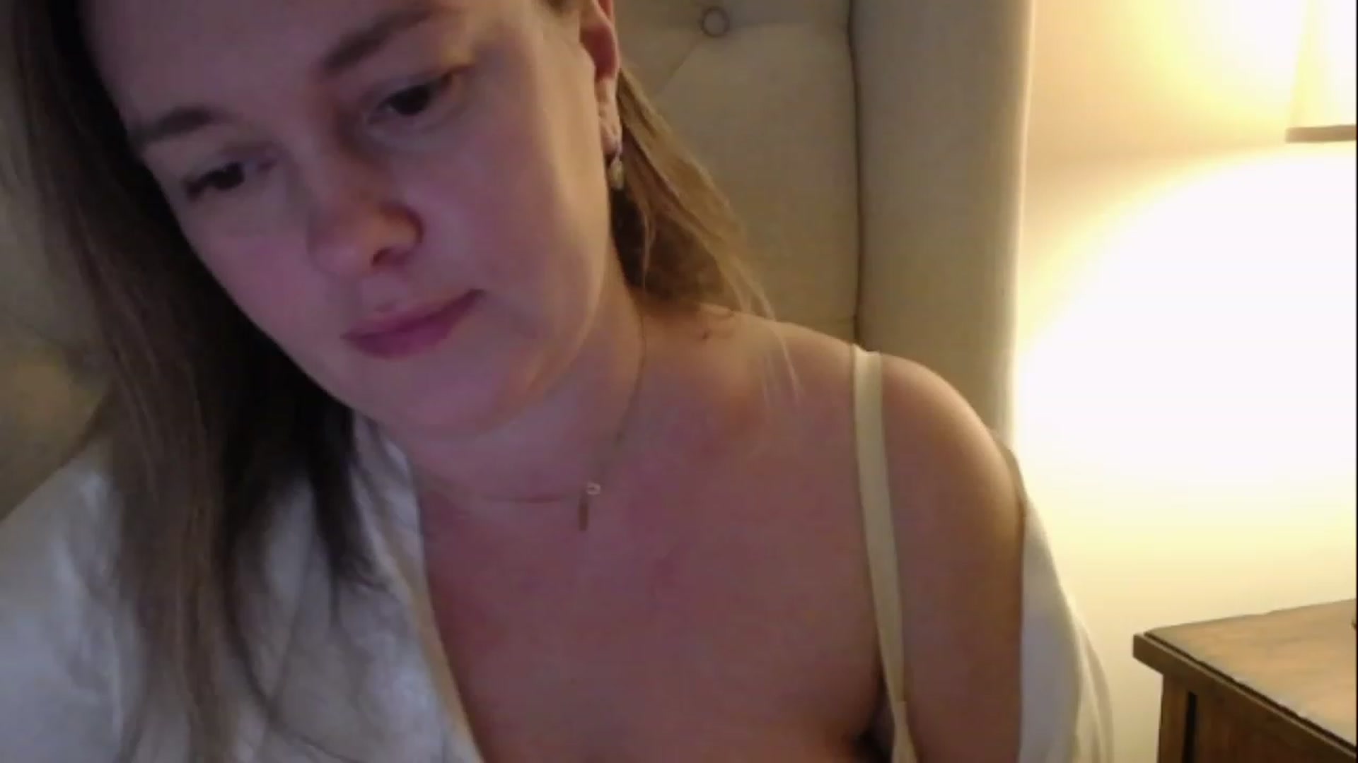 Gallery image thumbnail from J0llye's myfreecams stream on, 02/17/2023, 18:10 image 18 of 20