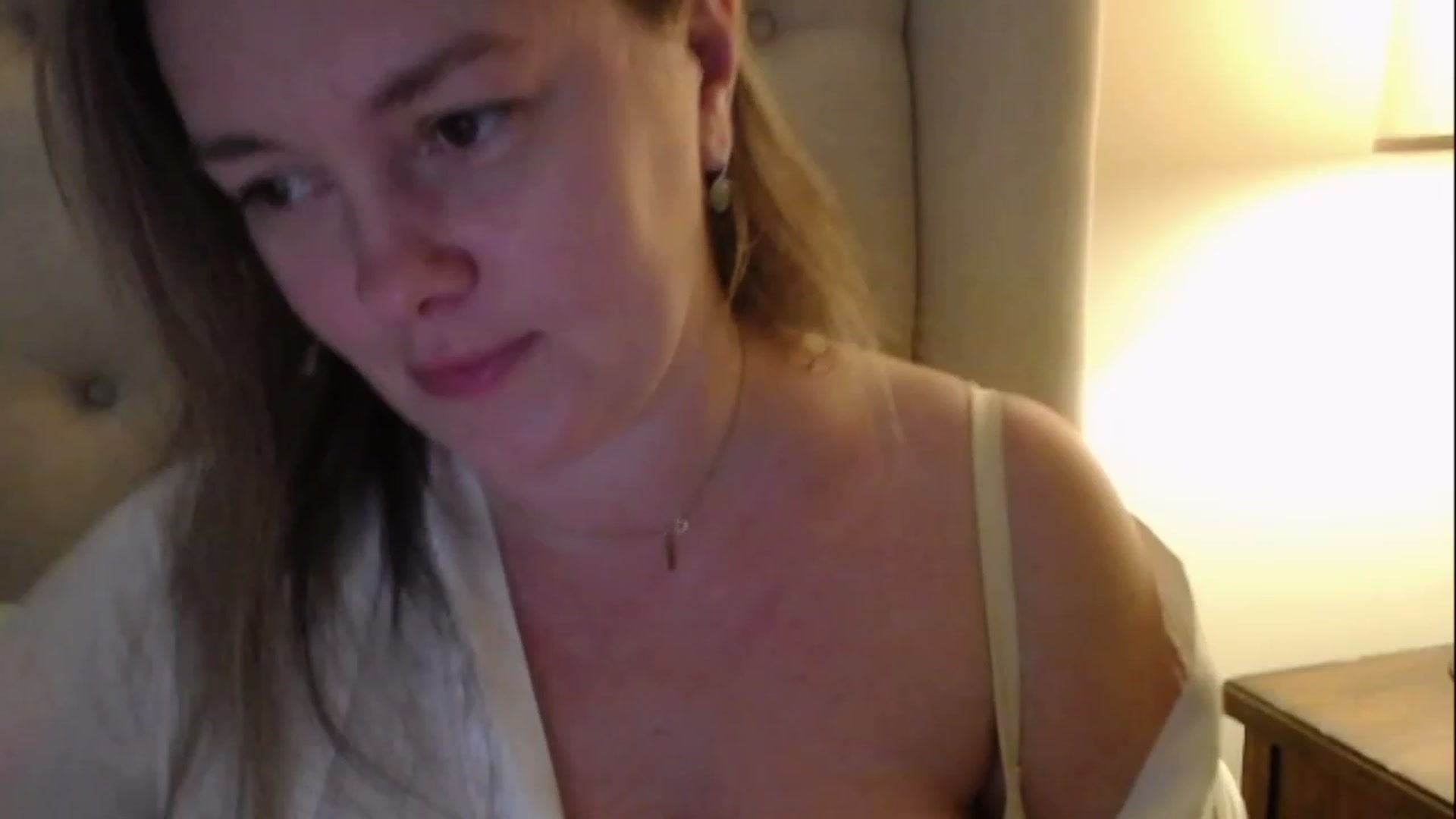 Gallery image thumbnail from J0llye's myfreecams stream on, 02/17/2023, 18:10 image 19 of 20