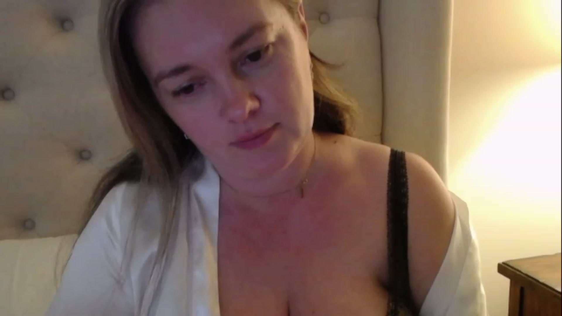 Gallery image thumbnail from J0llye's myfreecams stream on, 02/23/2023, 20:34 image 14 of 20