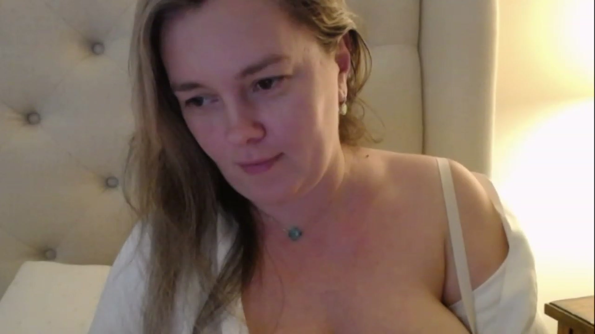 Gallery image thumbnail from J0llye's myfreecams stream on, 02/27/2023, 20:50 image 18 of 20