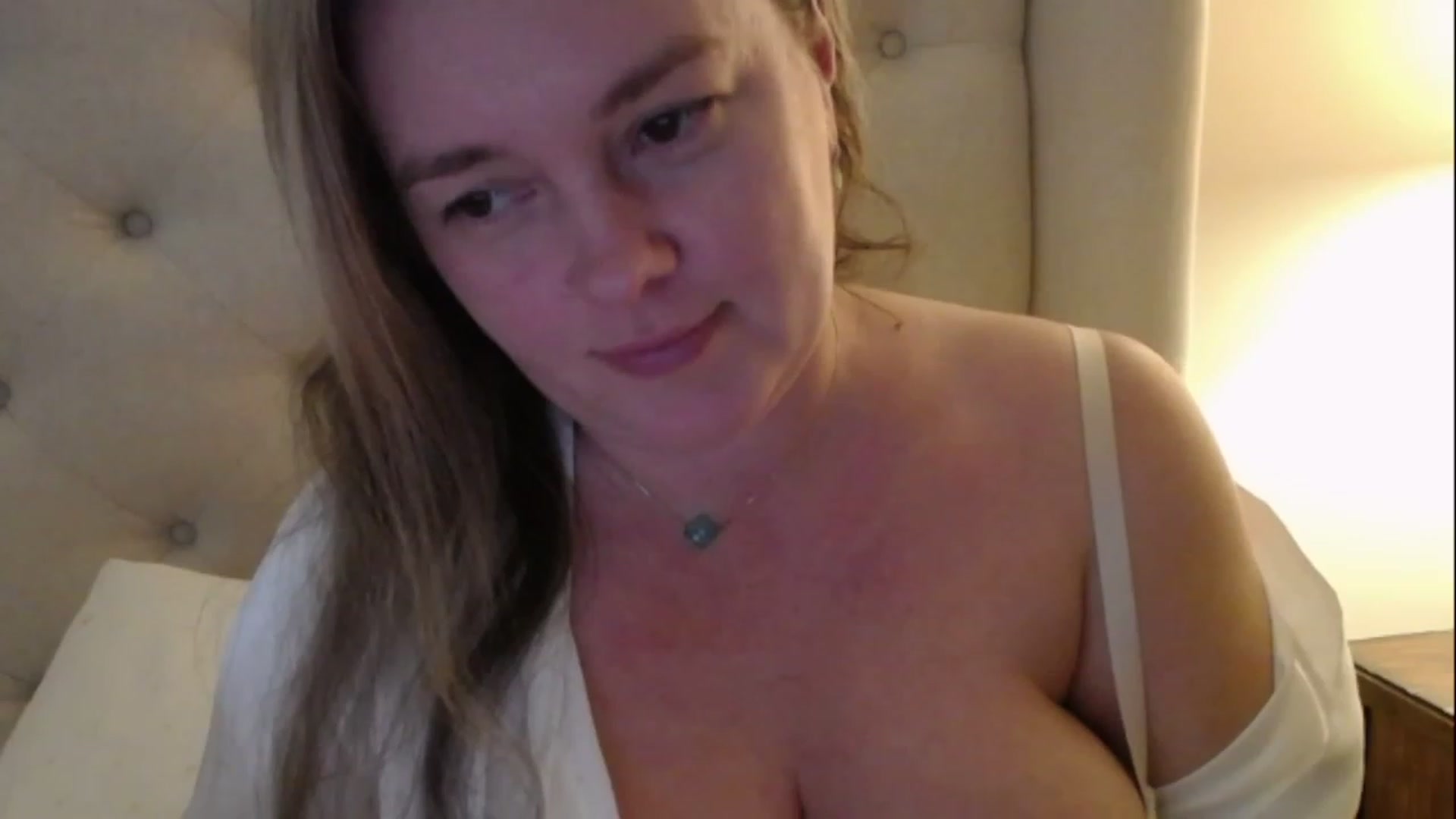Gallery image thumbnail from J0llye's myfreecams stream on, 02/27/2023, 20:50 image 10 of 20