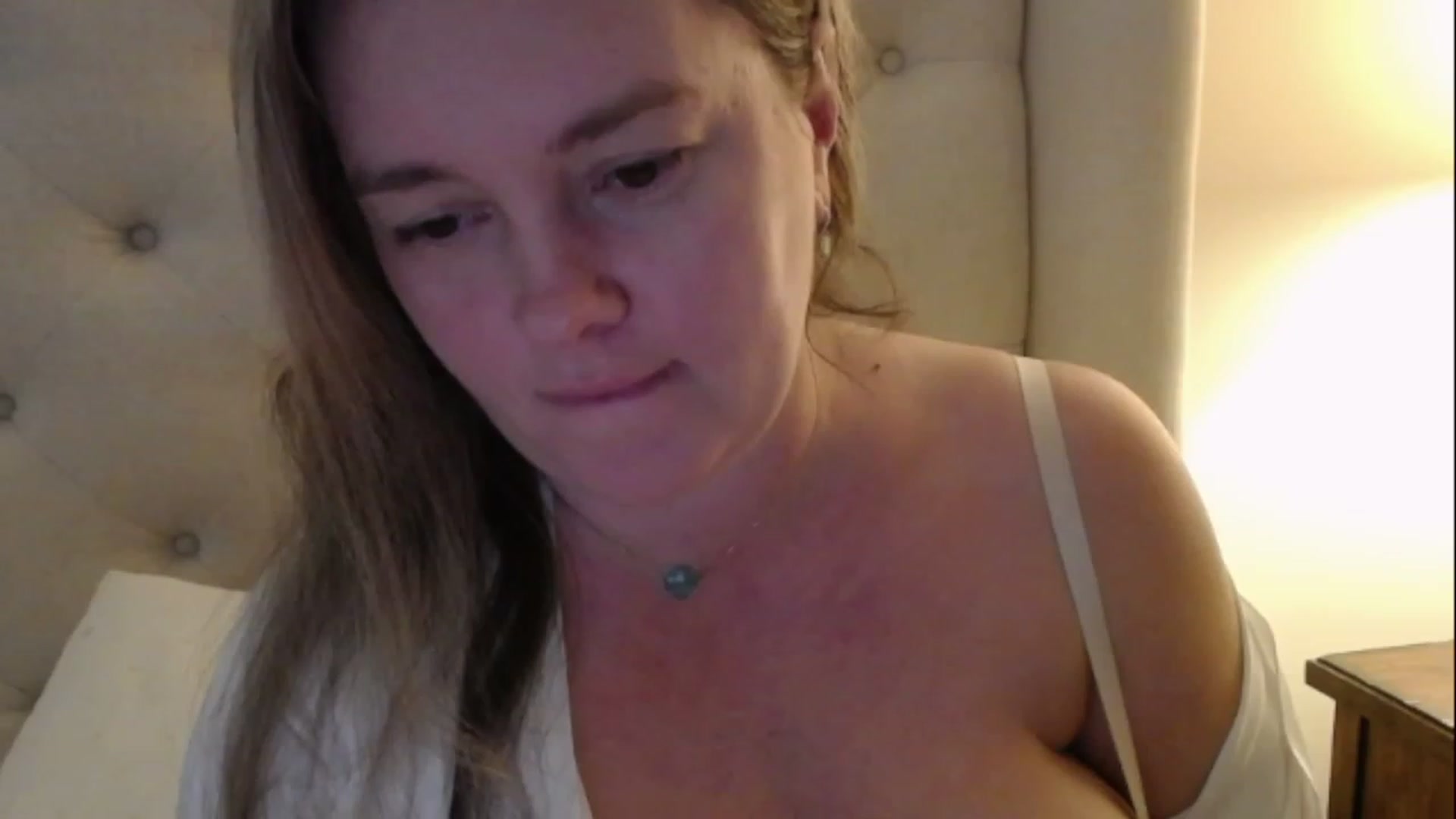 Gallery image thumbnail from J0llye's myfreecams stream on, 02/27/2023, 20:50 image 9 of 20