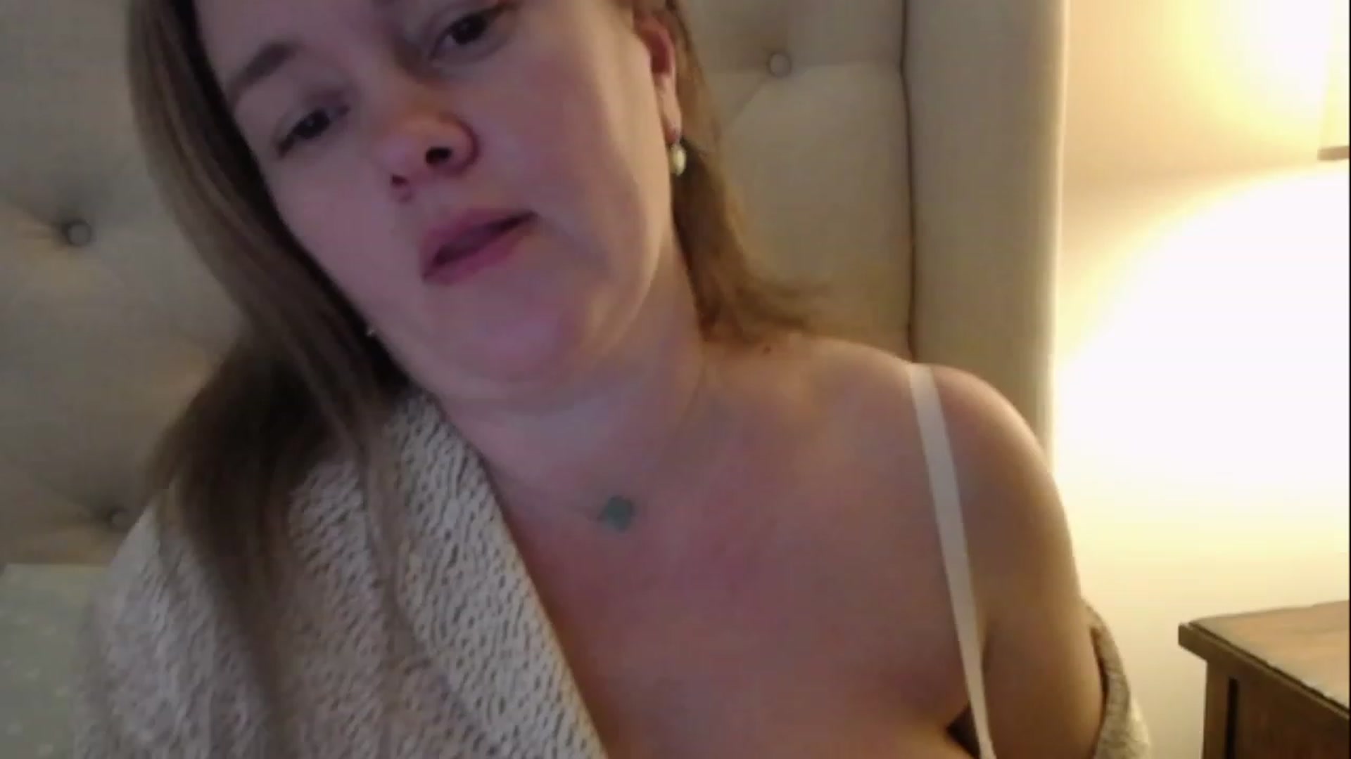 Gallery image thumbnail from J0llye's myfreecams stream on, 02/28/2023, 21:43 image 1 of 20