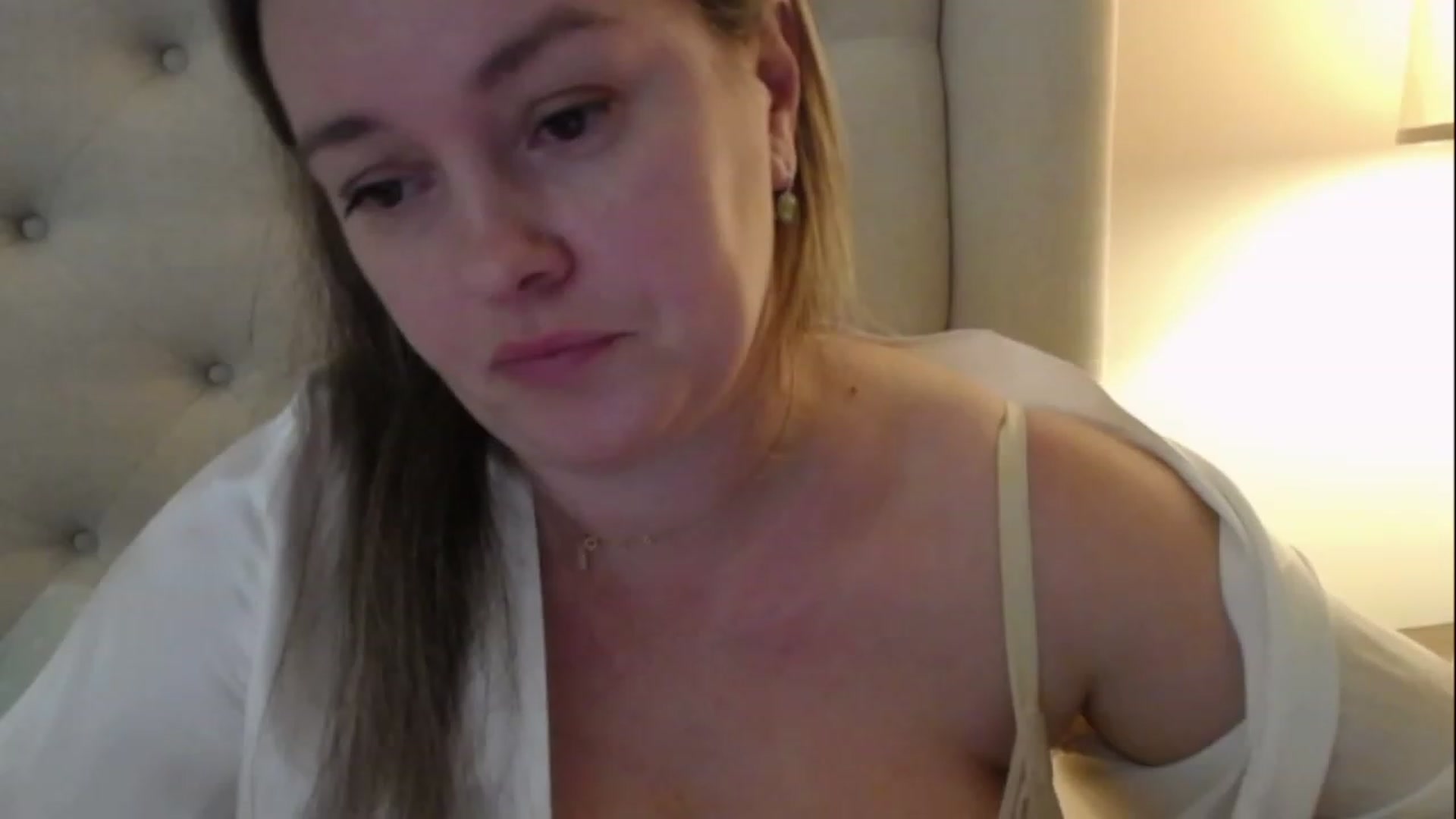 Gallery image thumbnail from J0llye's myfreecams stream on, 03/01/2023, 17:15 image 6 of 20