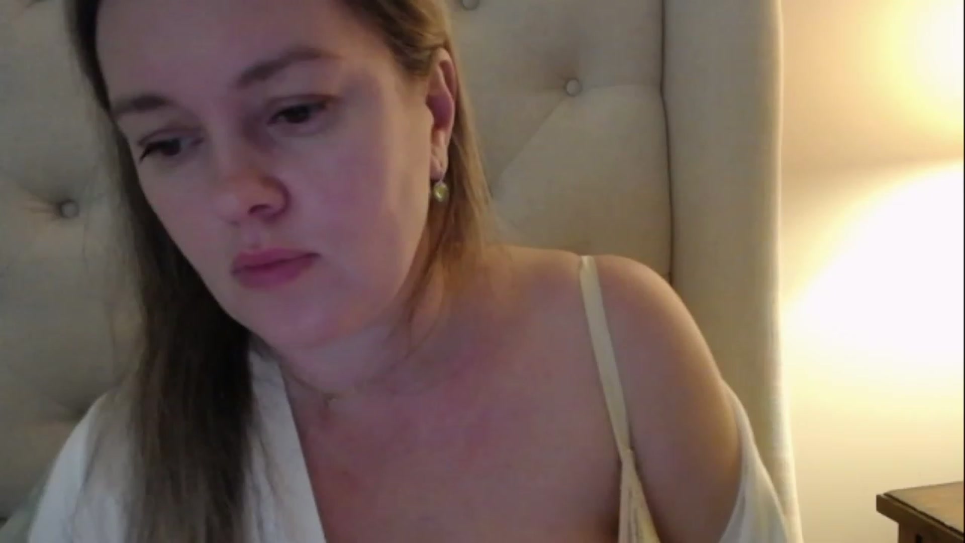 Gallery image thumbnail from J0llye's myfreecams stream on, 03/01/2023, 17:15 image 17 of 20