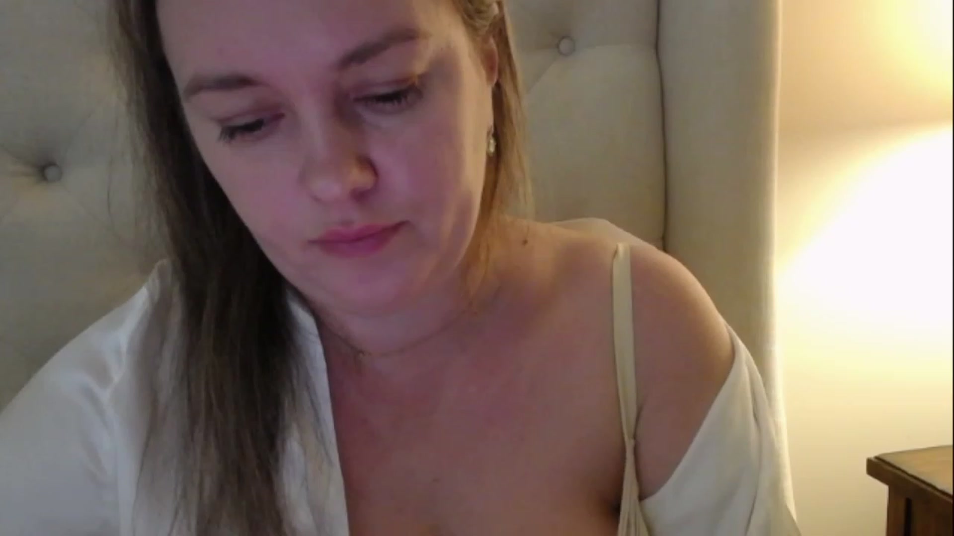 Gallery image thumbnail from J0llye's myfreecams stream on, 03/01/2023, 17:15 image 9 of 20