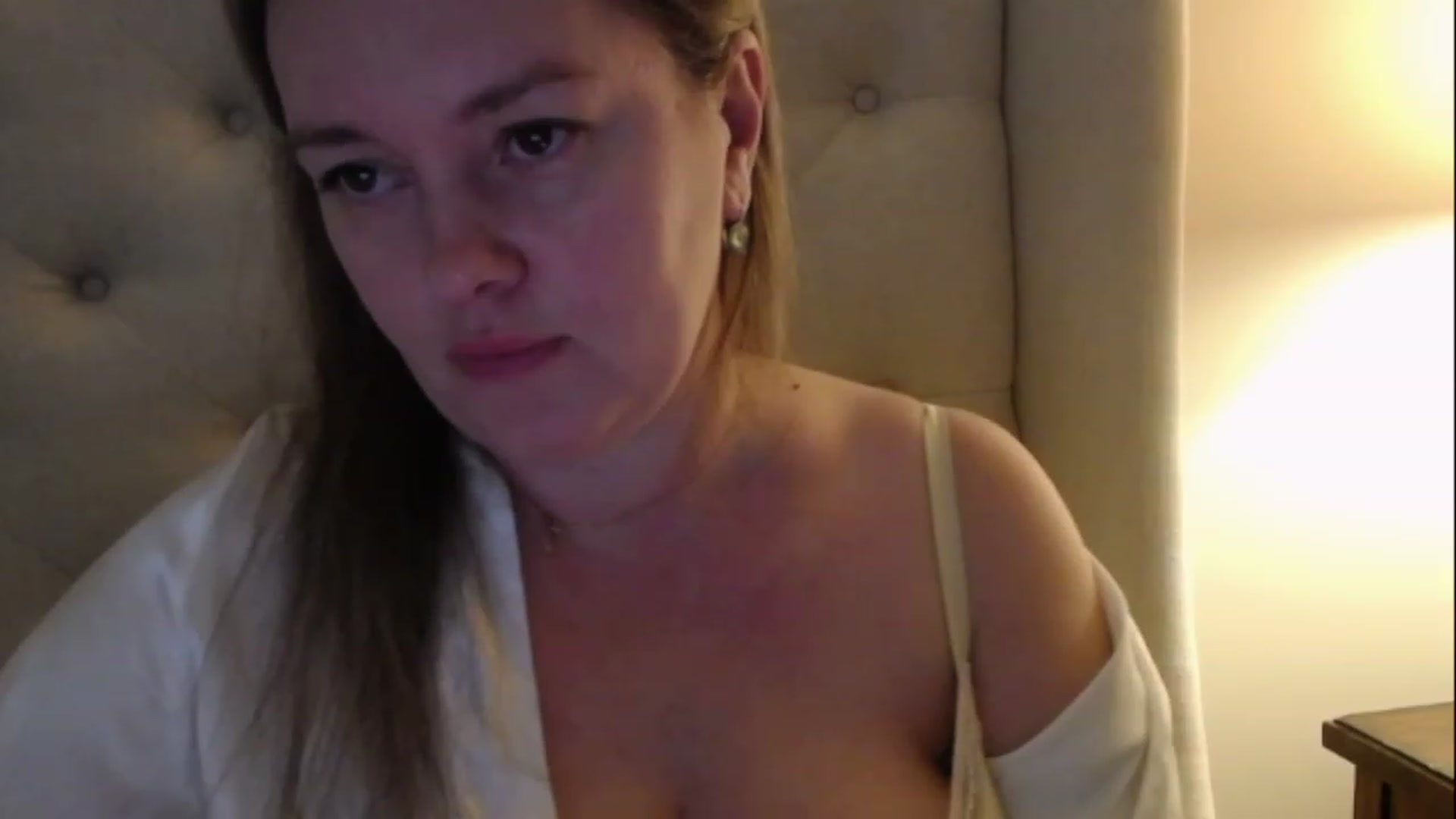 Gallery image thumbnail from J0llye's myfreecams stream on, 03/01/2023, 17:15 image 13 of 20