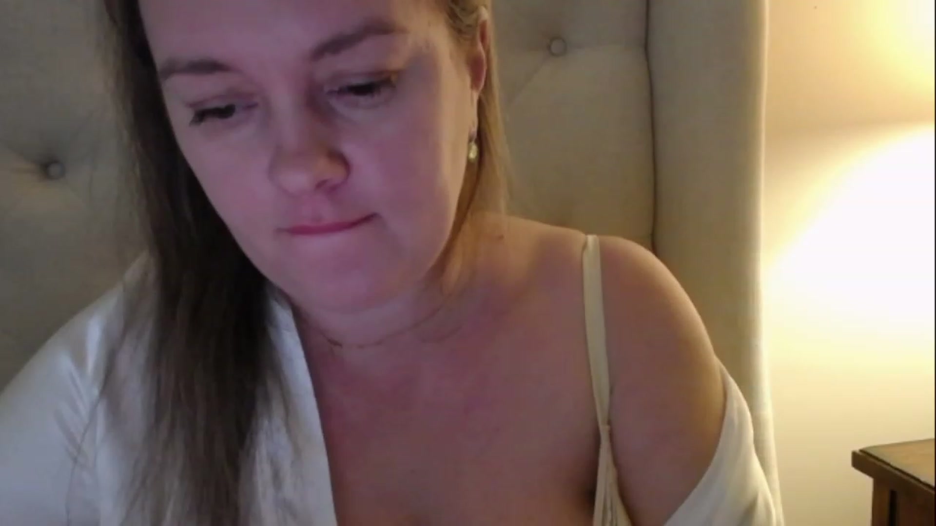 Gallery image thumbnail from J0llye's myfreecams stream on, 03/01/2023, 17:15 image 15 of 20