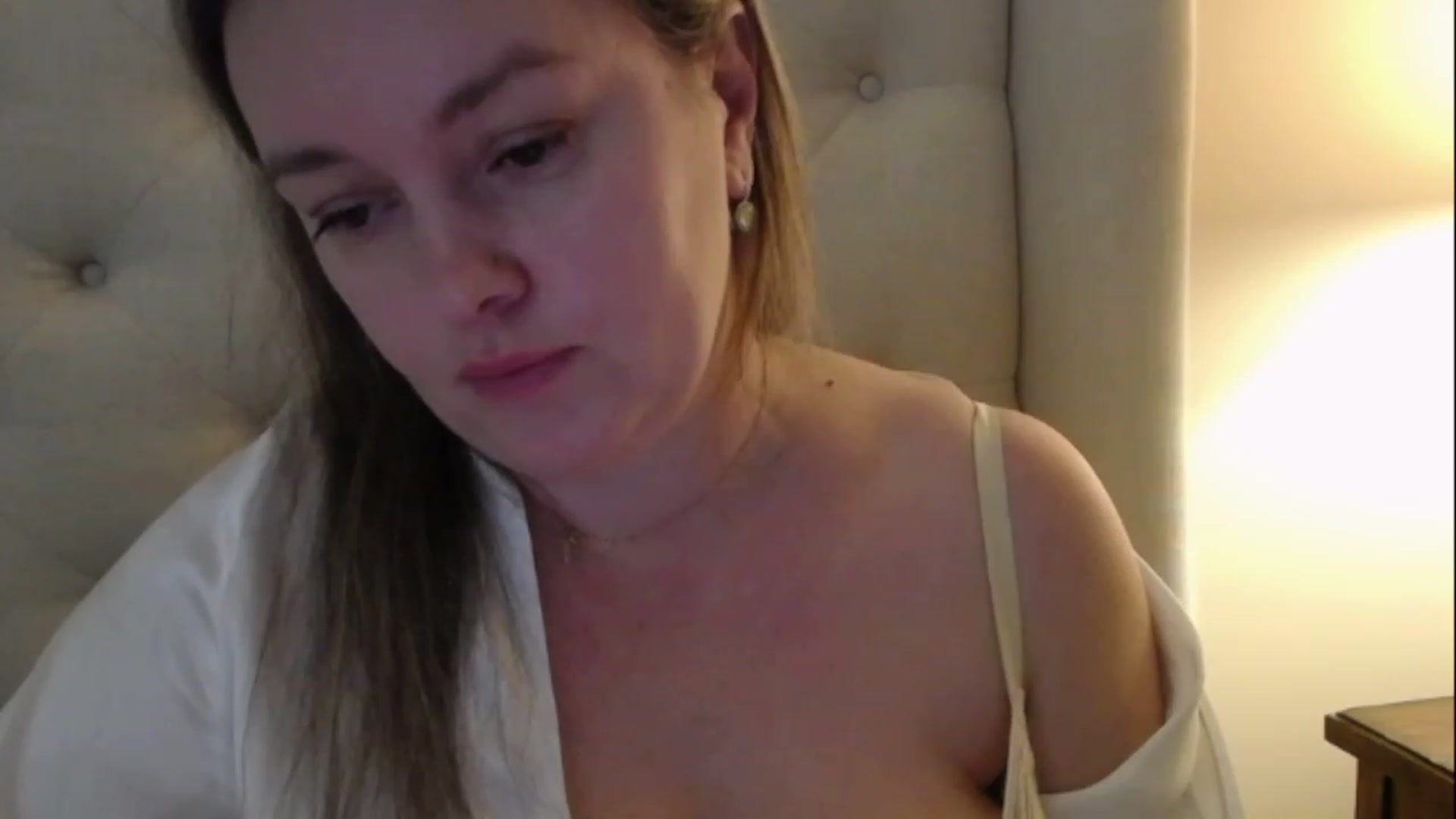 Gallery image thumbnail from J0llye's myfreecams stream on, 03/01/2023, 17:15 image 11 of 20