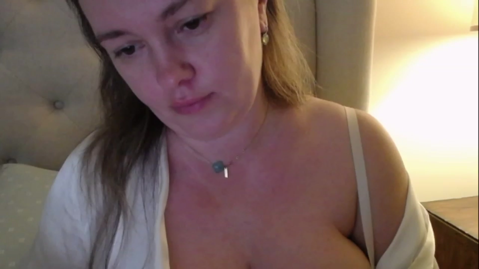 Gallery image thumbnail from J0llye's myfreecams stream on, 03/02/2023, 17:56 image 14 of 20