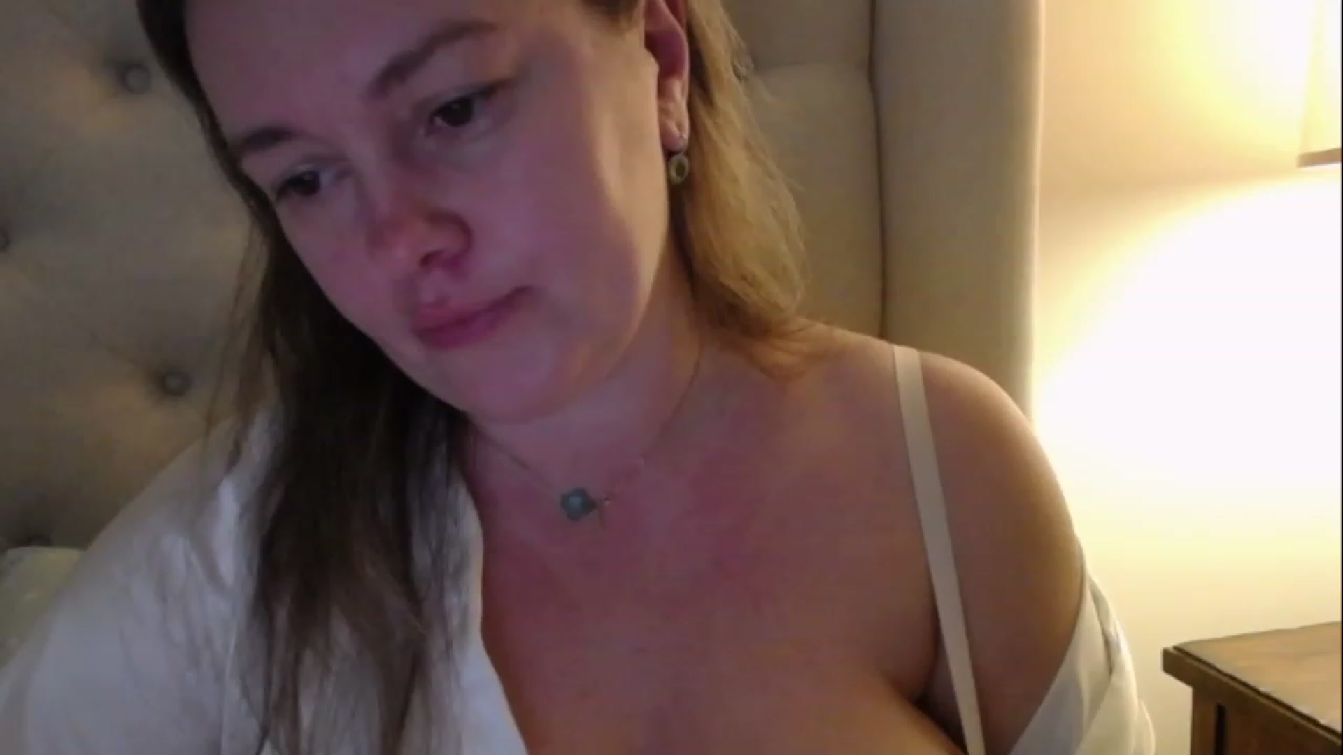 Gallery image thumbnail from J0llye's myfreecams stream on, 03/02/2023, 17:56 image 18 of 20