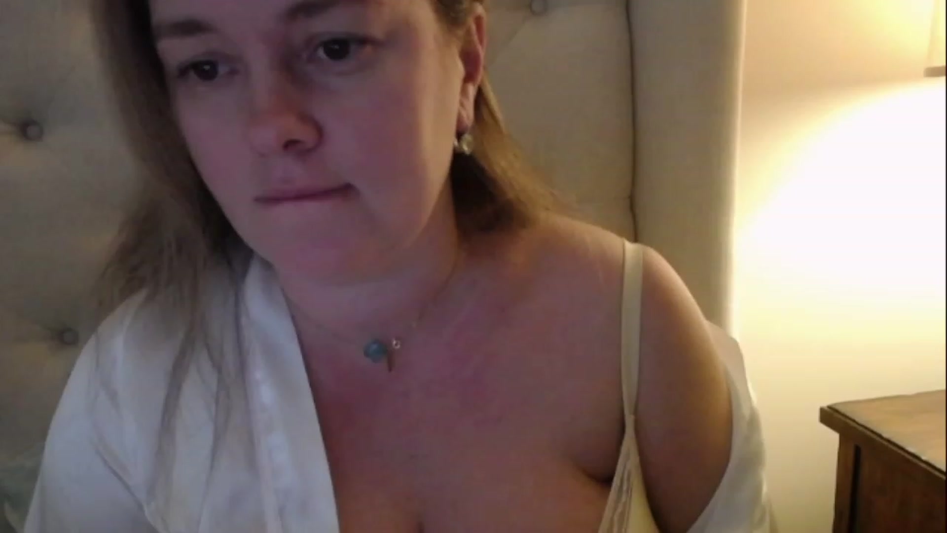 Gallery image thumbnail from J0llye's myfreecams stream on, 03/05/2023, 21:22 image 8 of 20