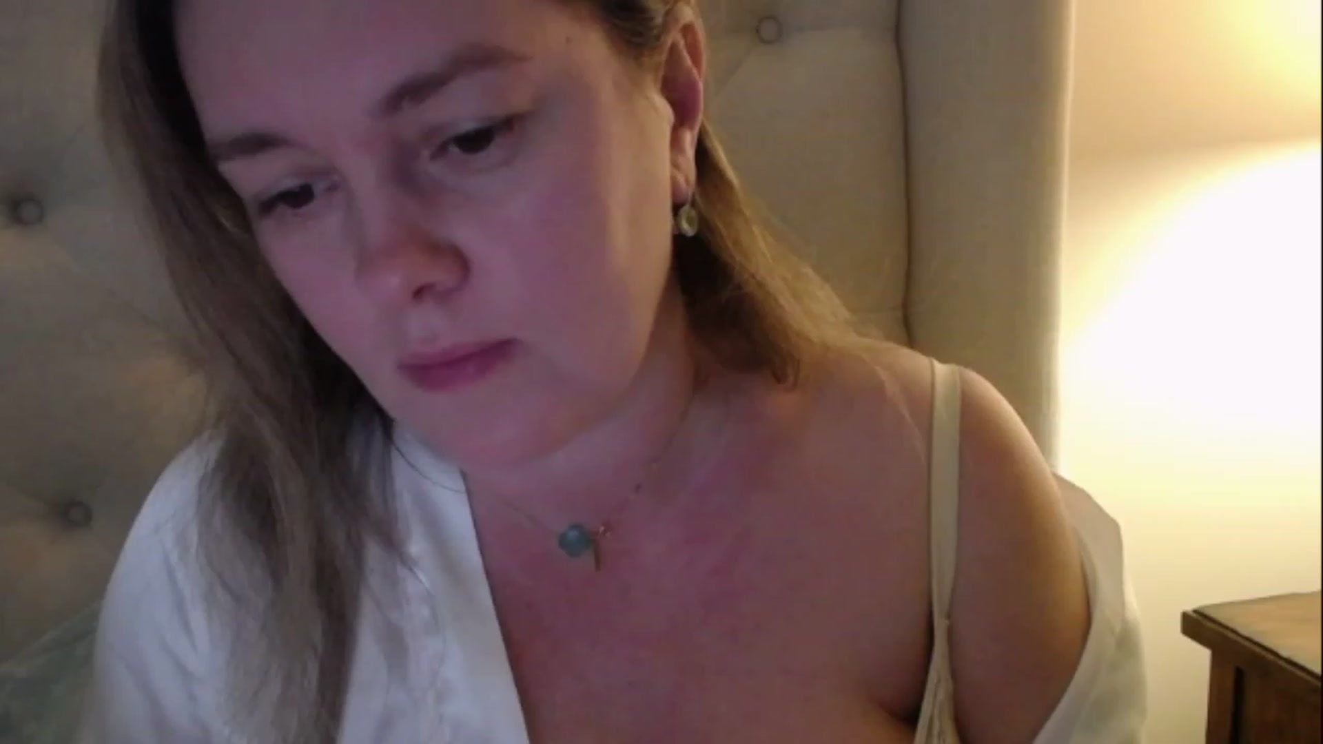 Gallery image thumbnail from J0llye's myfreecams stream on, 03/05/2023, 21:22 image 18 of 20