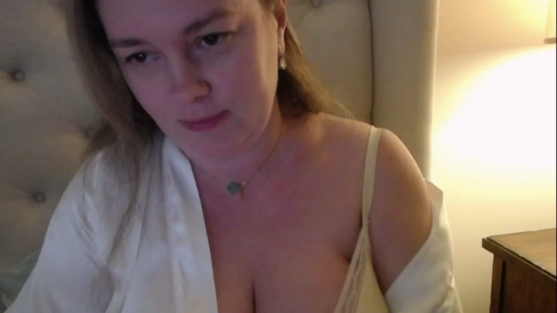 Gallery image thumbnail from J0llye's myfreecams stream on, 03/05/2023, 21:22 image 7 of 20