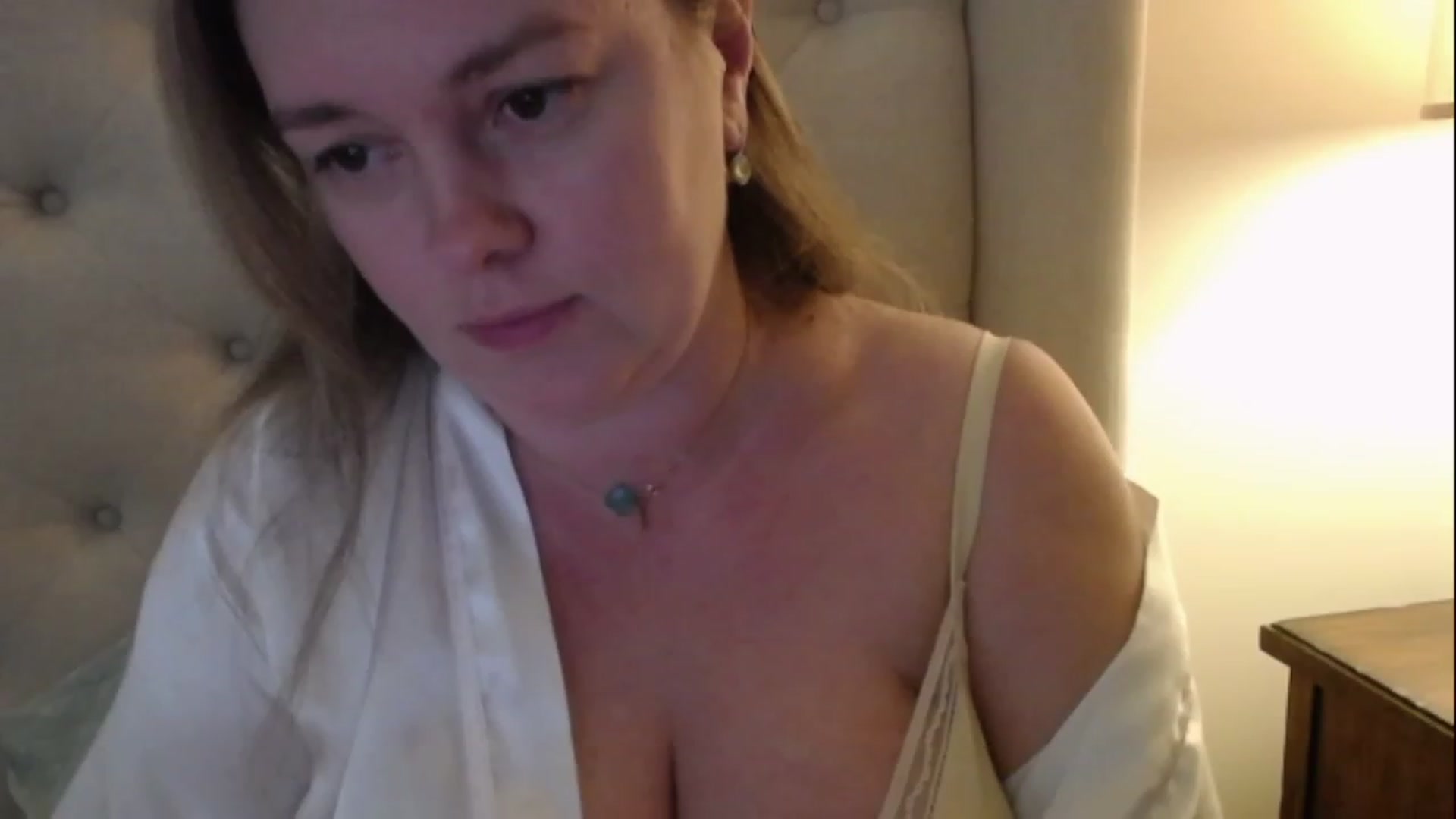 Gallery image thumbnail from J0llye's myfreecams stream on, 03/05/2023, 21:22 image 6 of 20