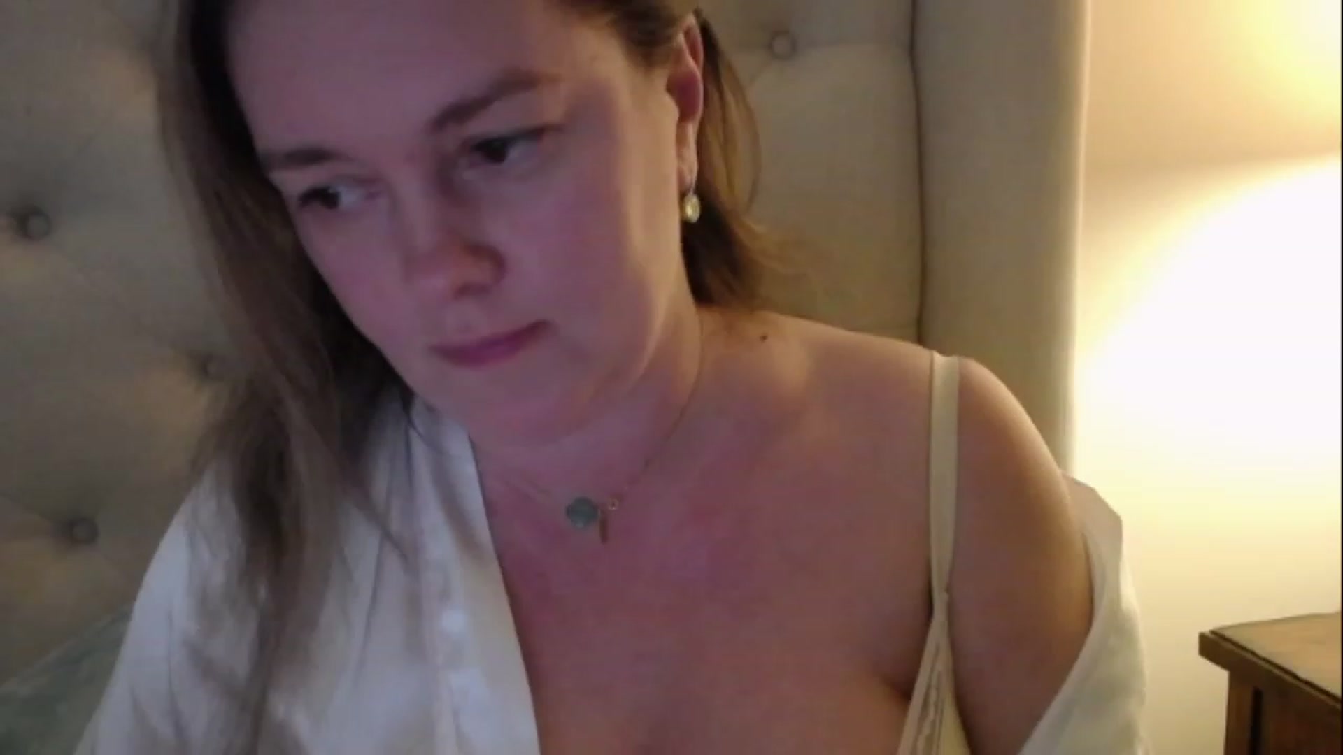 Gallery image thumbnail from J0llye's myfreecams stream on, 03/05/2023, 21:22 image 19 of 20