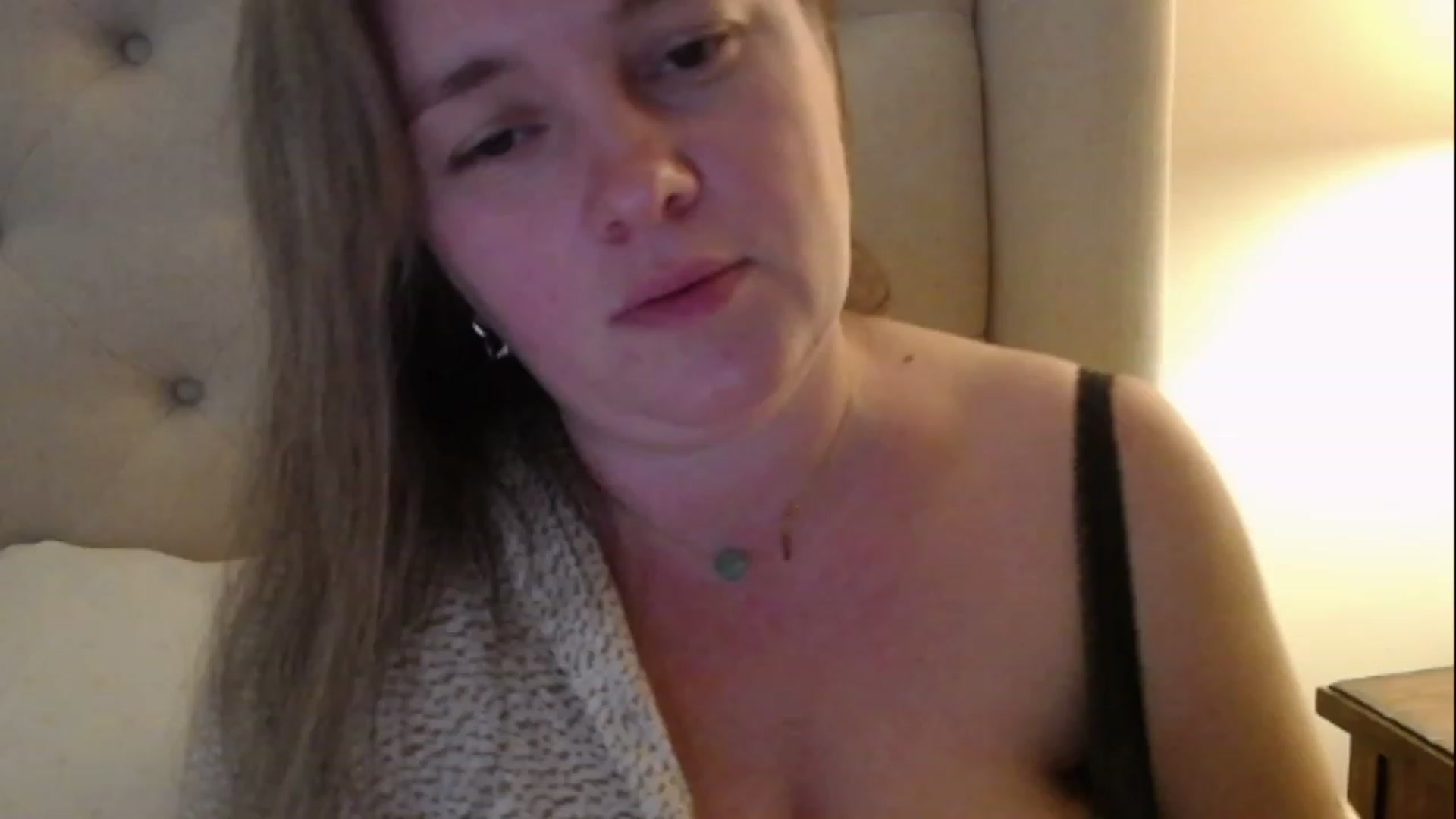 Gallery image thumbnail from J0llye's myfreecams stream on, 03/06/2023, 21:44 image 15 of 20