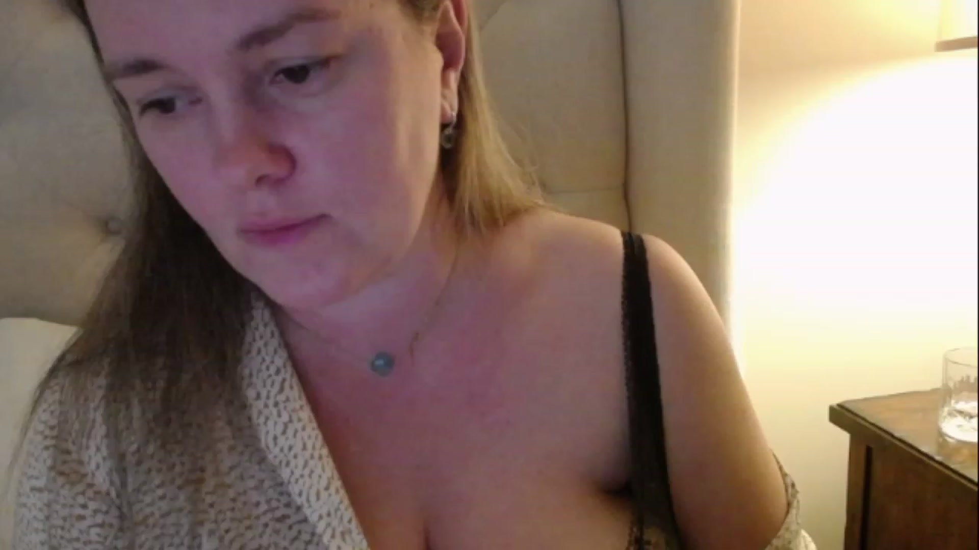 Gallery image thumbnail from J0llye's myfreecams stream on, 03/06/2023, 21:44 image 3 of 20