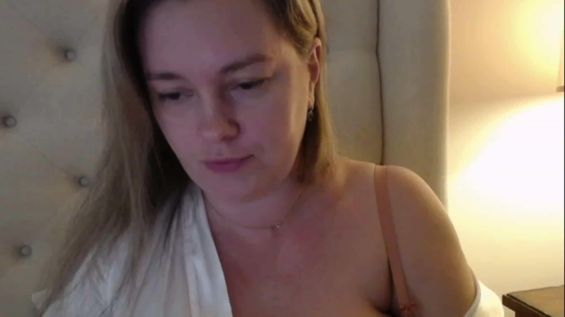 Gallery image thumbnail from J0llye's myfreecams stream on, 03/07/2023, 18:03 image 13 of 20