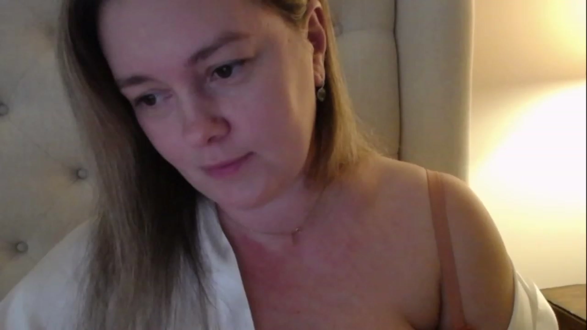Gallery image thumbnail from J0llye's myfreecams stream on, 03/07/2023, 18:03 image 19 of 20