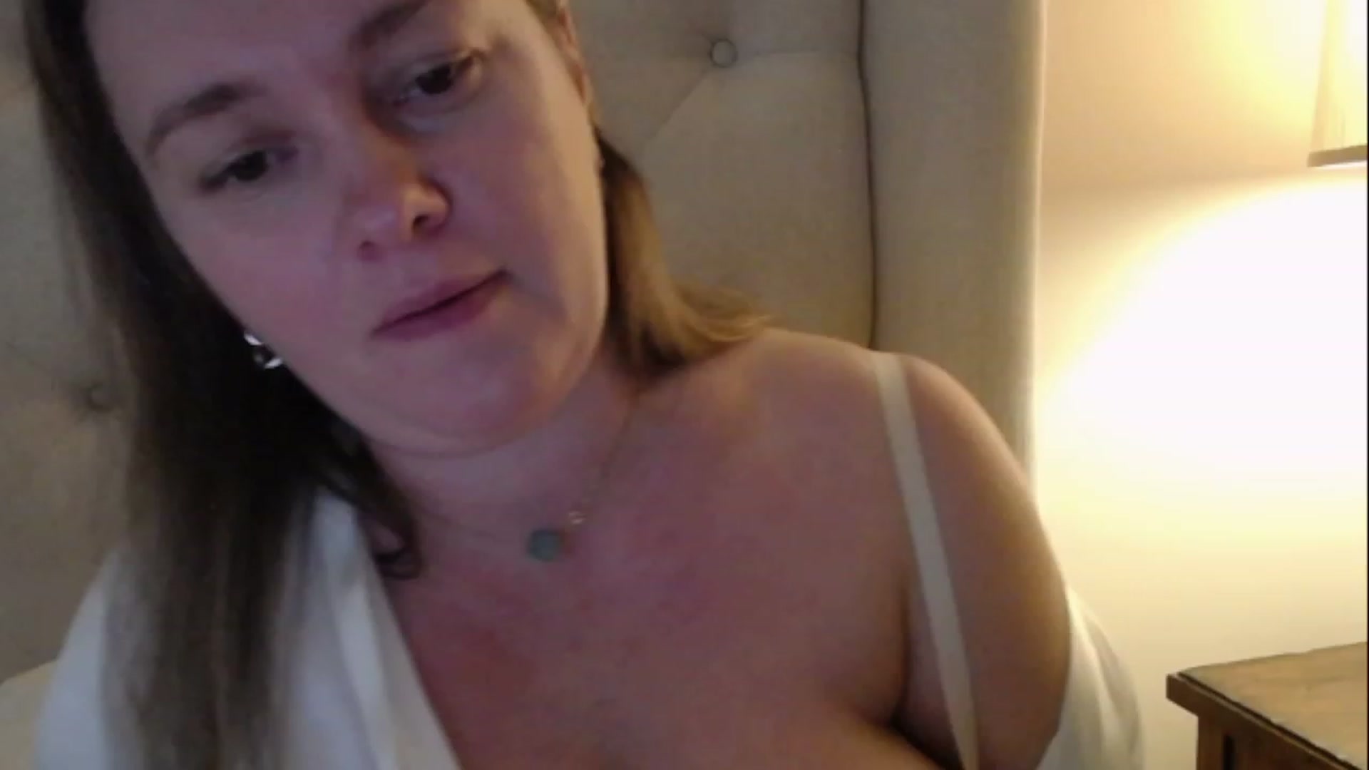 Gallery image thumbnail from J0llye's myfreecams stream on, 03/07/2023, 21:11 image 18 of 20