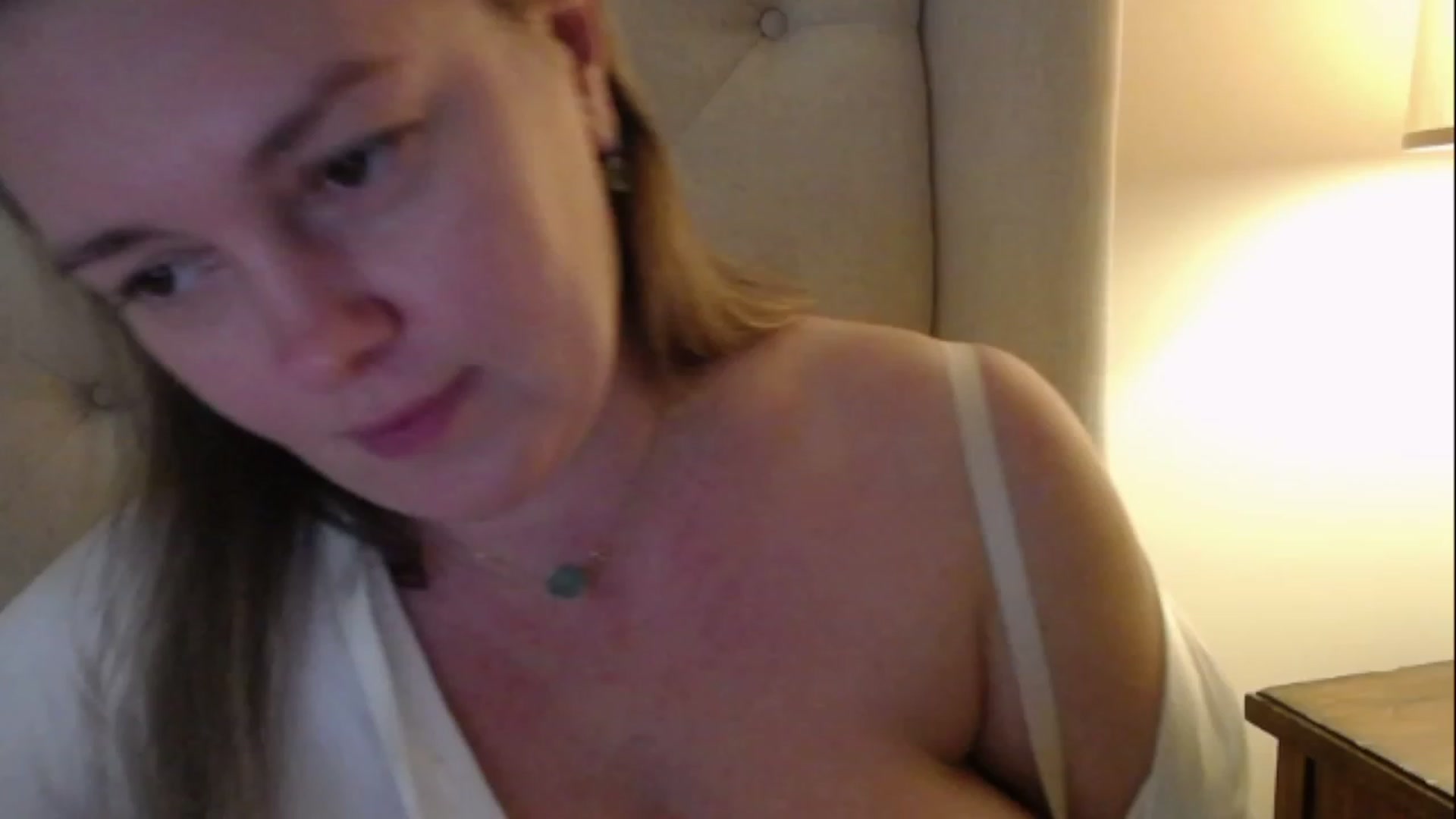 Gallery image thumbnail from J0llye's myfreecams stream on, 03/07/2023, 21:11 image 17 of 20