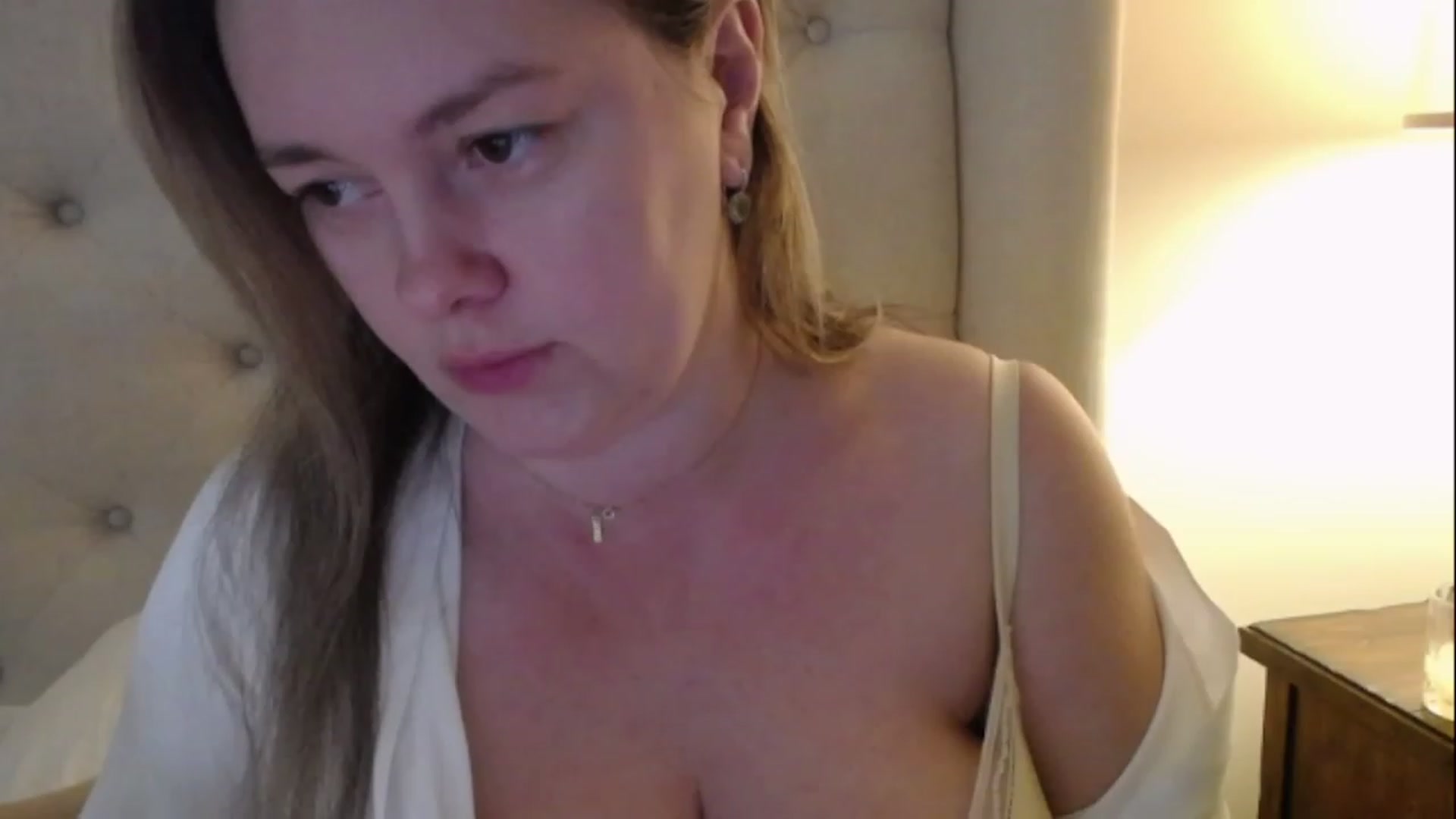 Gallery image thumbnail from J0llye's myfreecams stream on, 03/08/2023, 17:45 image 4 of 20