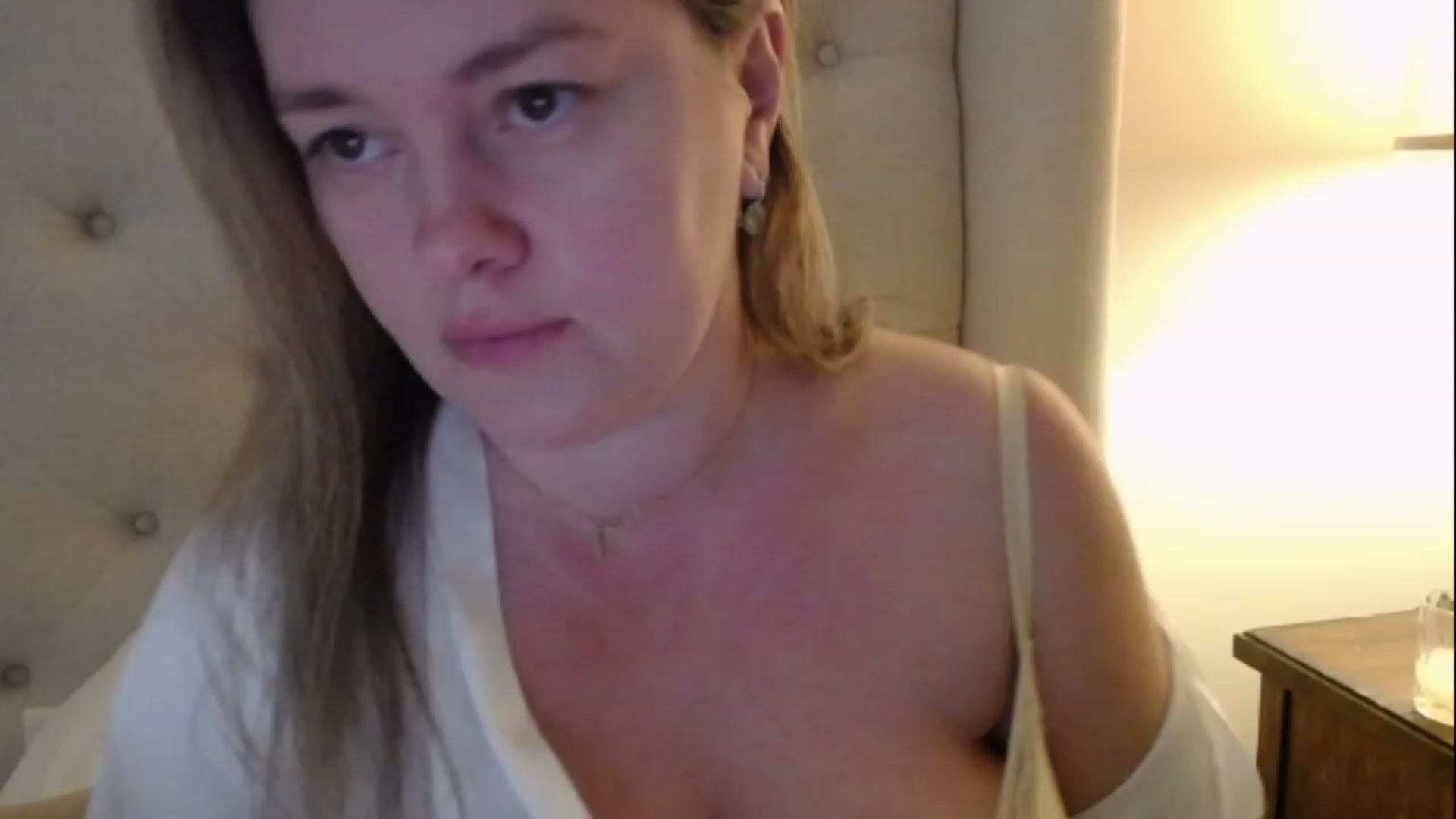 Gallery image thumbnail from J0llye's myfreecams stream on, 03/08/2023, 17:45 image 3 of 20